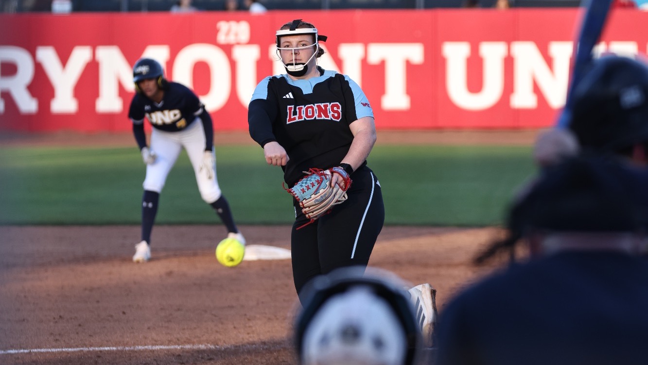 Jessie Delivers a Pitch