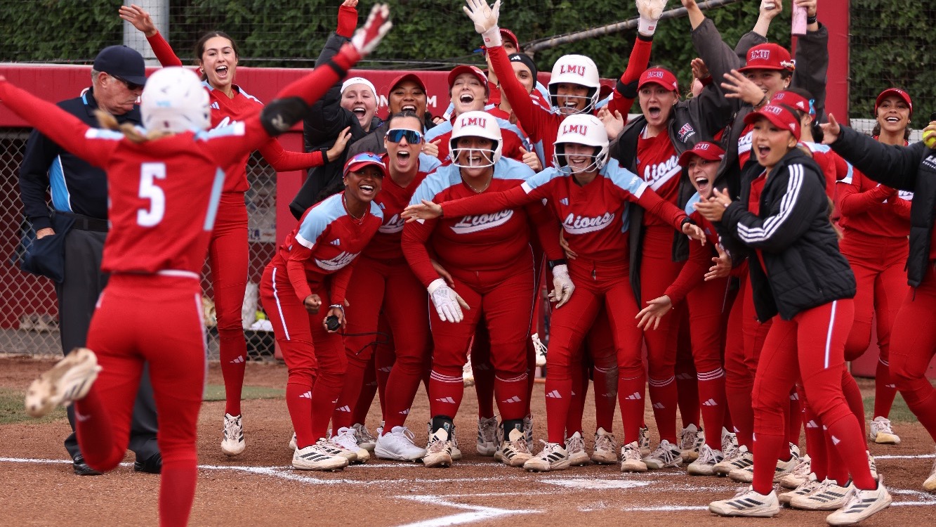 Taelor Walker first homer welcomed at home by team