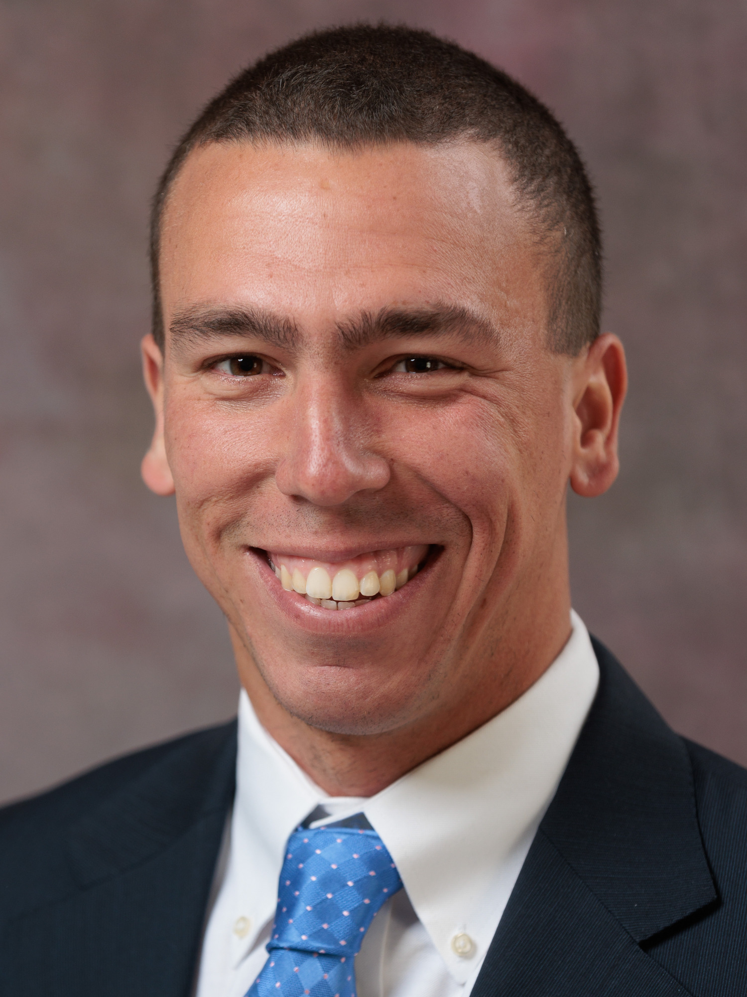 Carlos Lora headshot