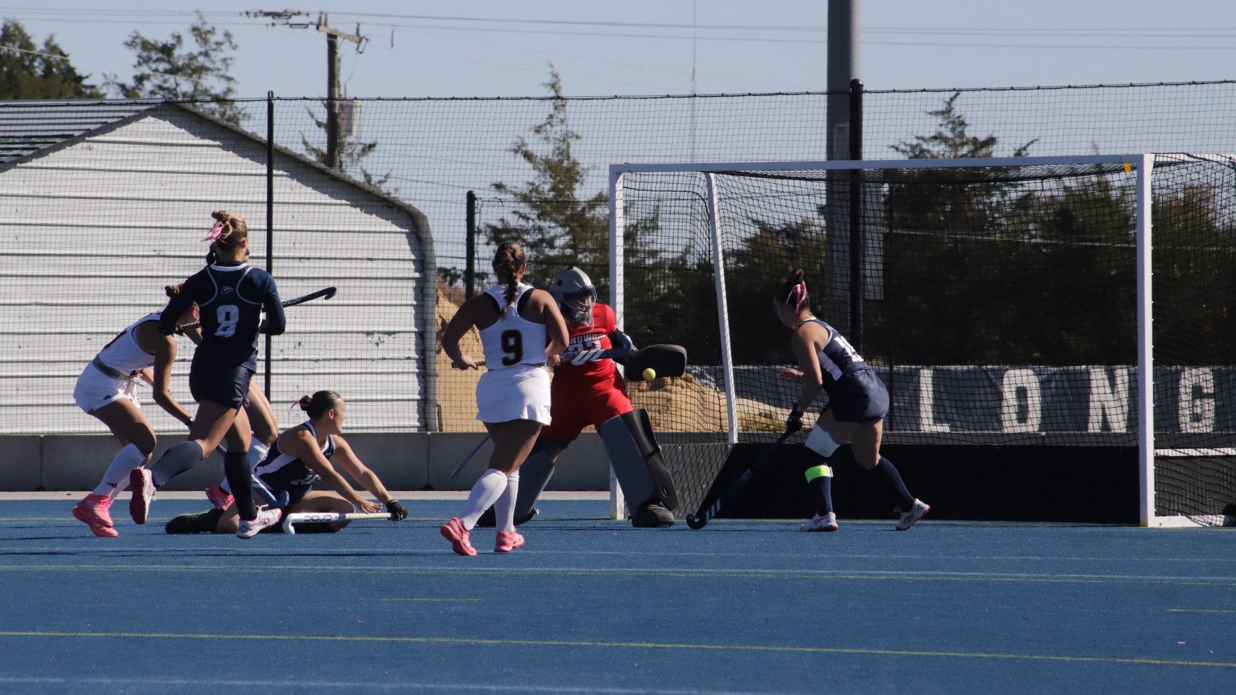 Sophie Mooldijk plays in the cage