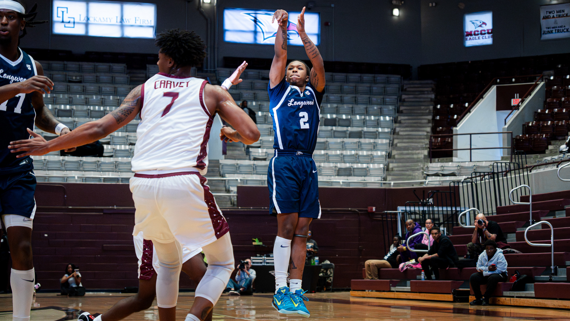 Redd Thompson Jr. shoots a shot