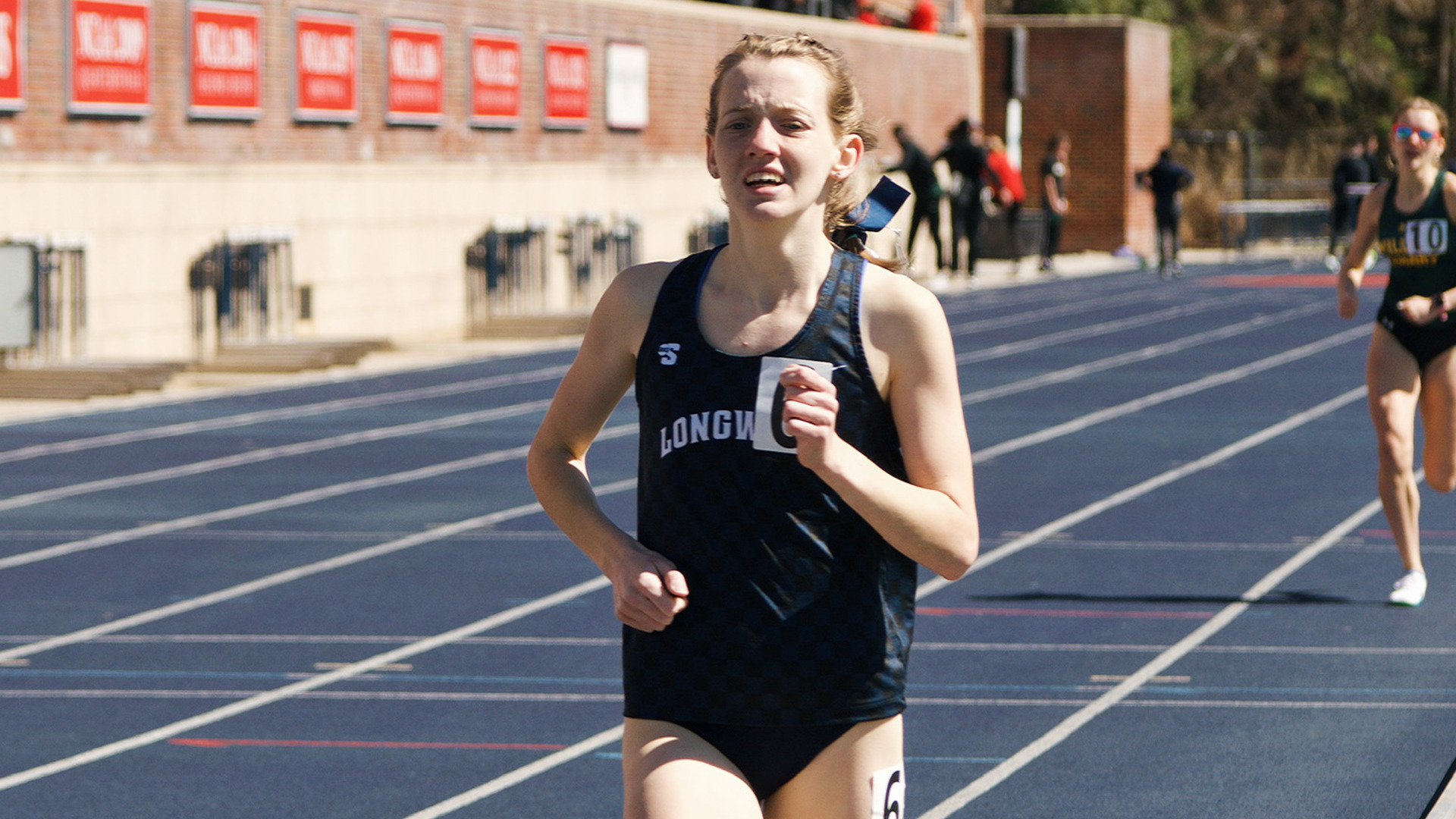 Sophie Farley runs a race