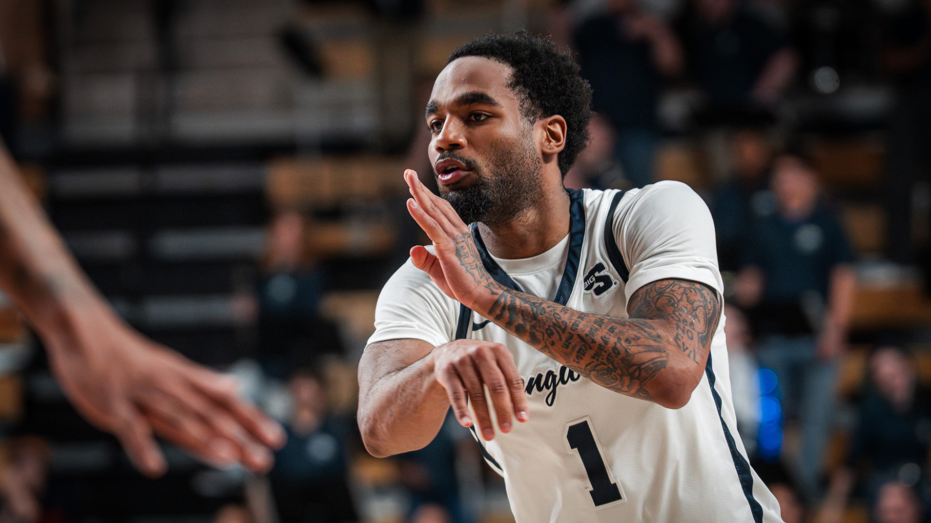 Jacoi Hutchinson passes the basketball