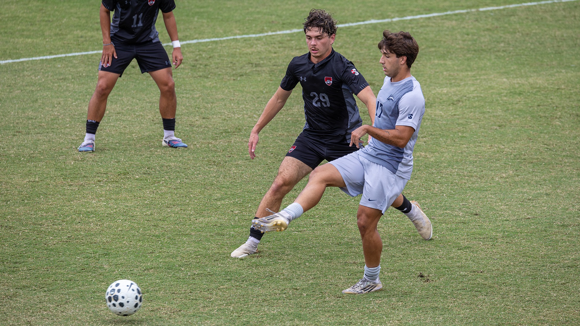 Vicent Martinez makes a pass to his left in Longwood's home game against Gardner-Webb on Oct. 10, 2026. 
