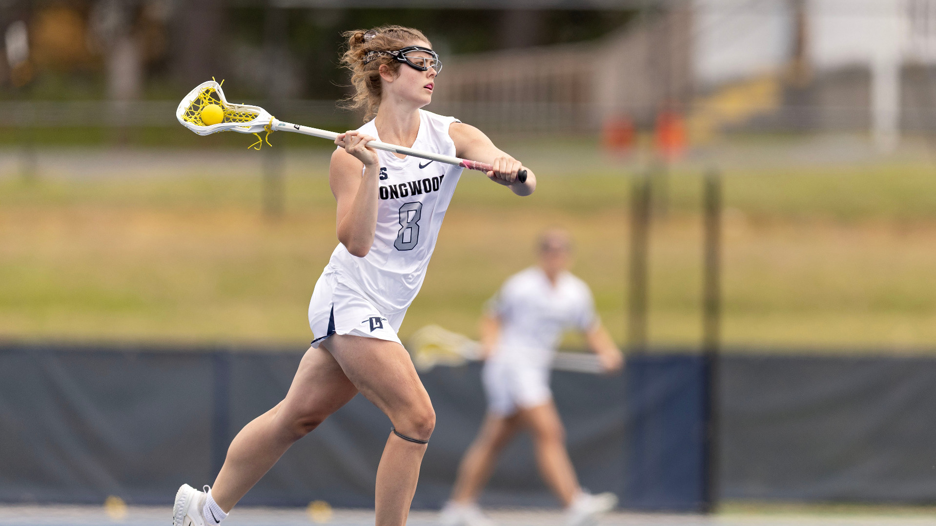 Alexandra Burst throws the ball