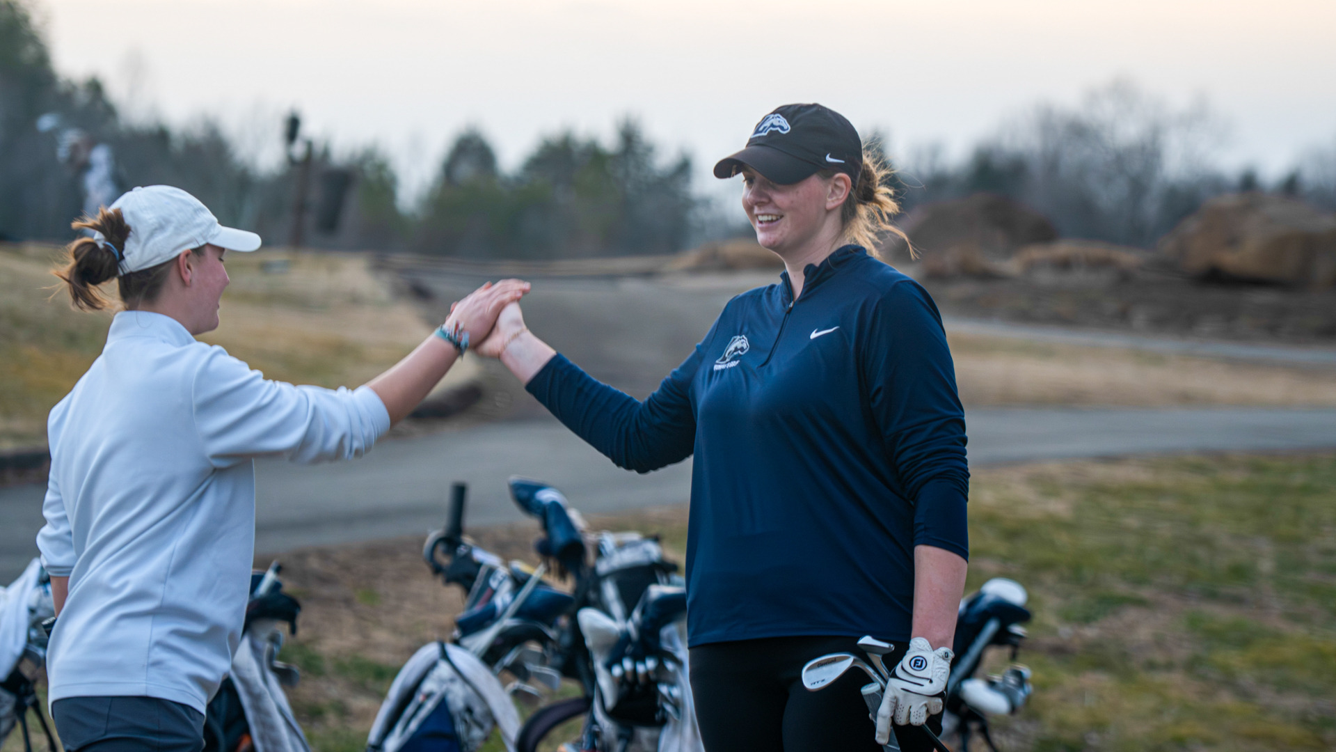 Madison Lehr high fives Chiara Wippert