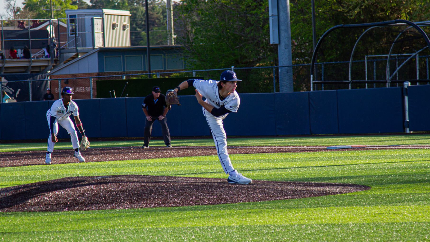 Jaxon Lloyd throws a pitch
