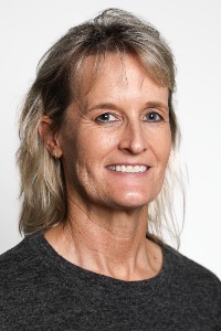Betsy Harris Headshot