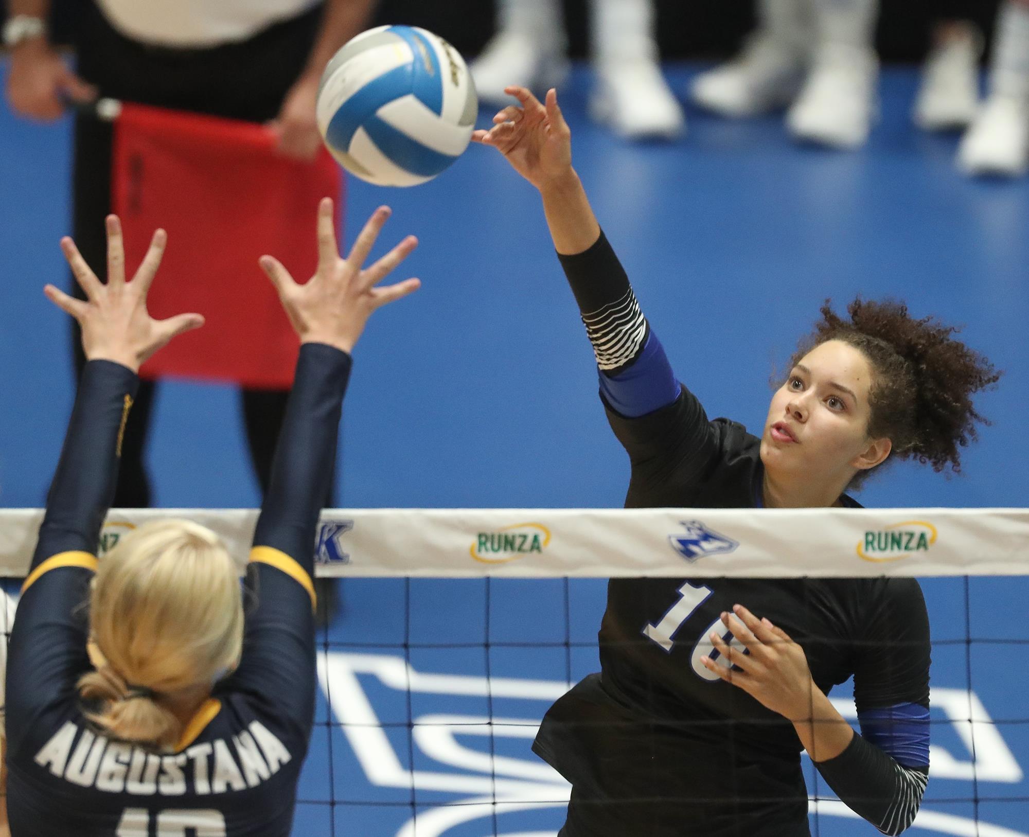 Lopers Rally From 20 Hole & Then Sweep Augie to Secure Invite Trophy