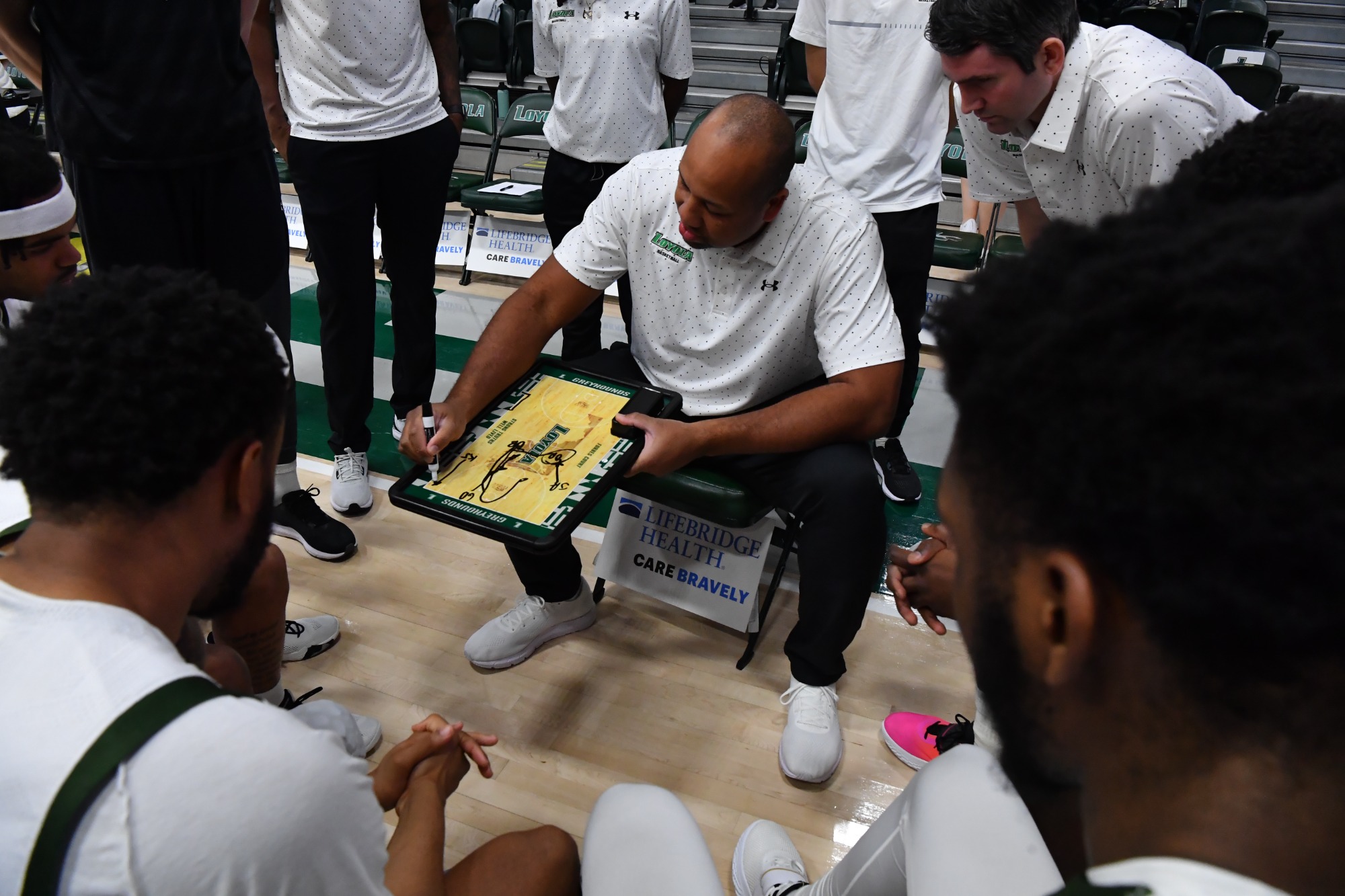 Men's Basketball Releases 2023-24 Schedule - Loyola University Maryland  Athletics