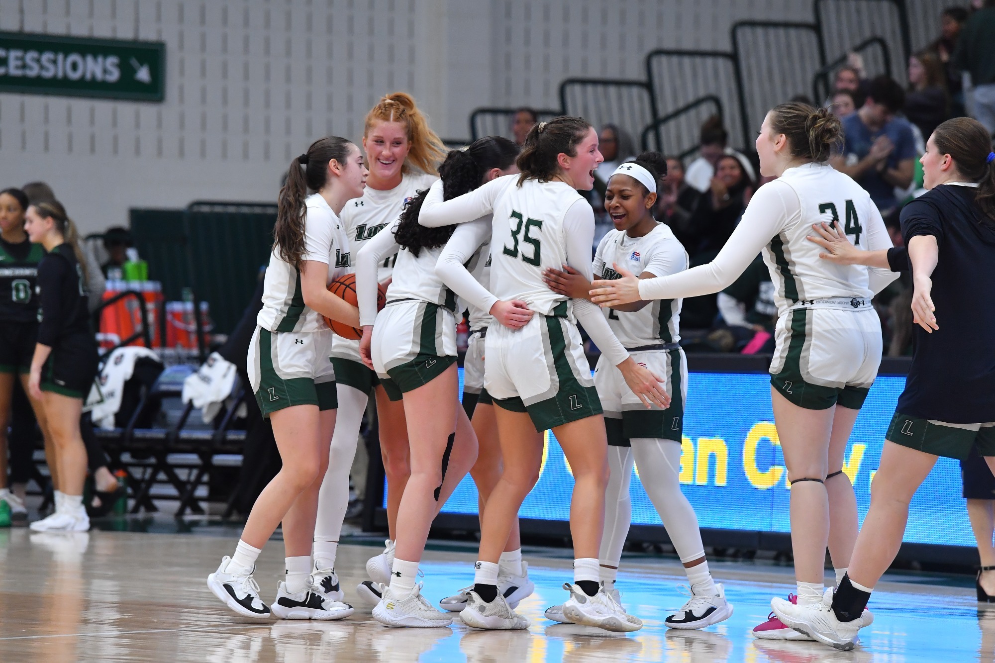 Late Therien Buckets Pushes Women’s Basketball Past Binghamton Loyola