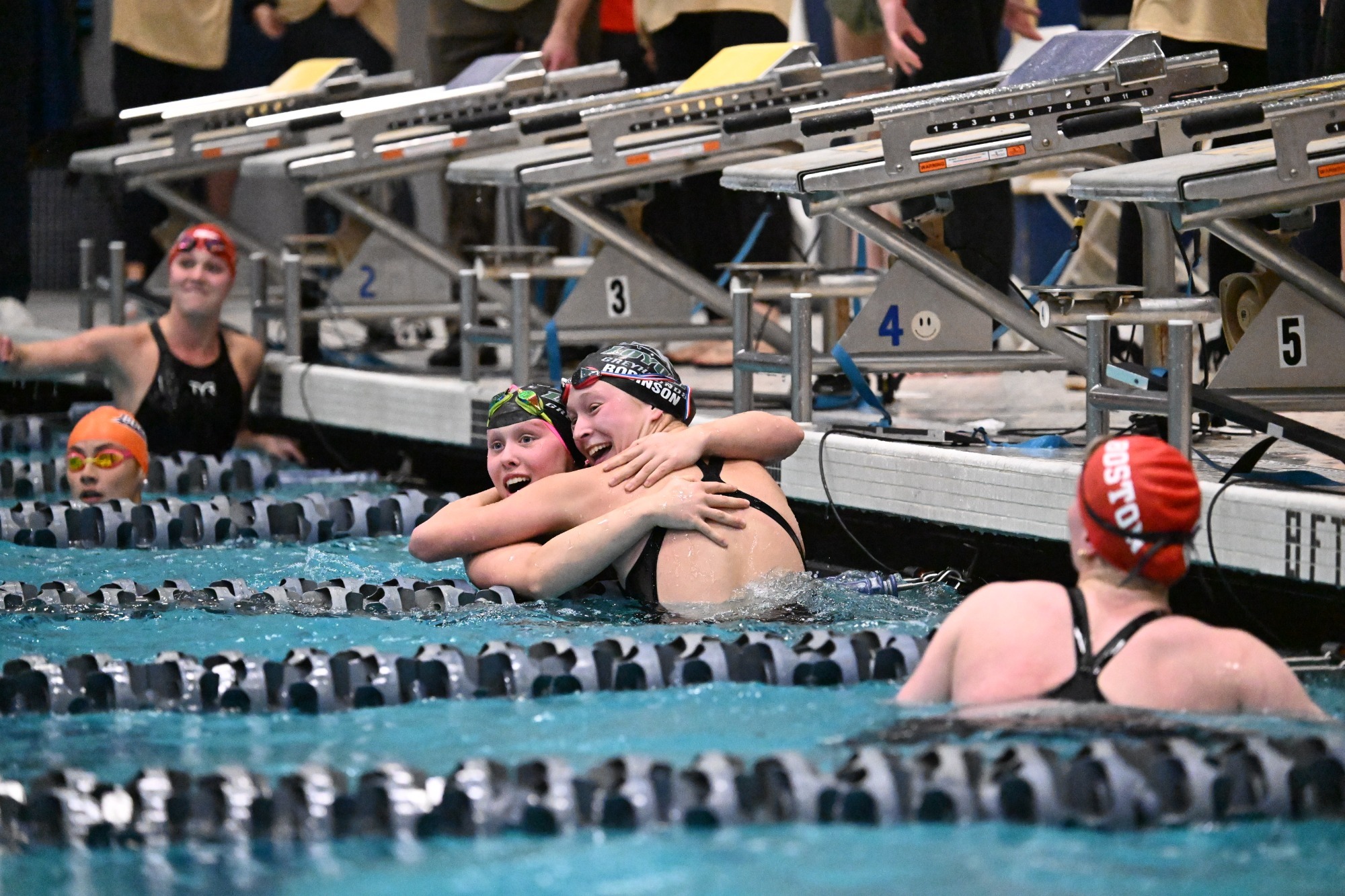 Haley Robinson wins the 50 freestyle