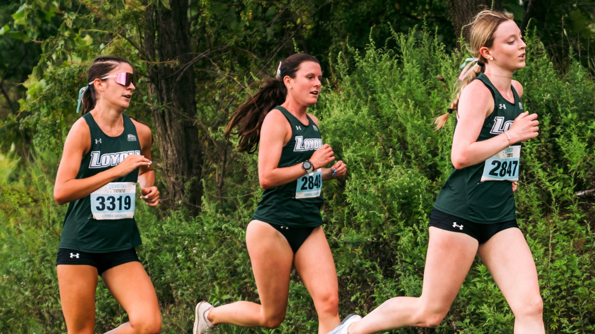 Loyola women's cross country runners at the Temple Owls Invitational