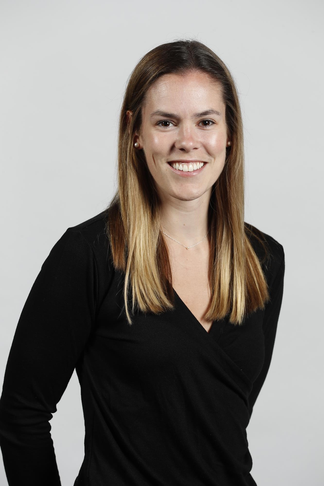 Maggie Lyon Headshot