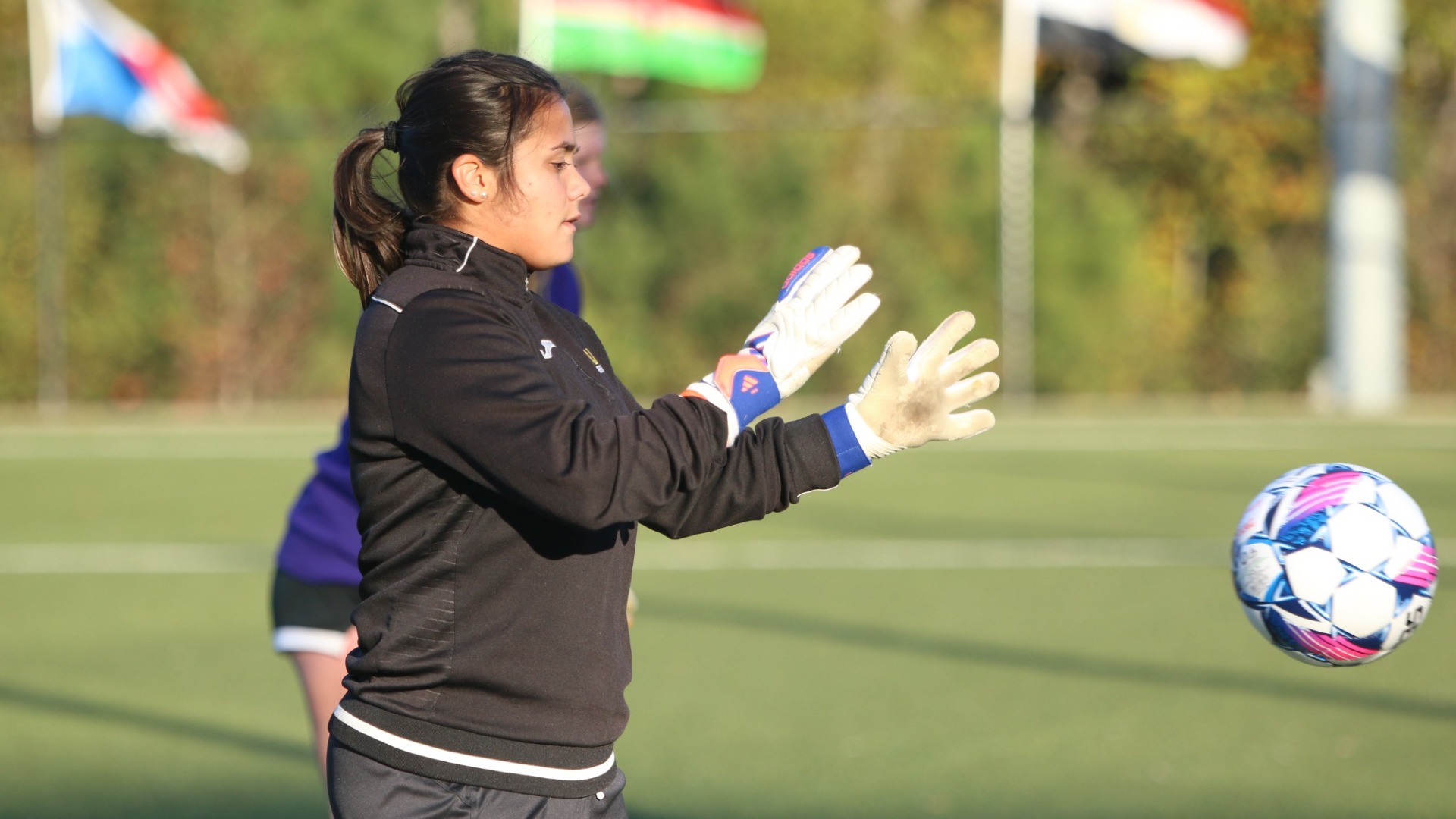 Yanira Herraez Catches a ball during training in Texarkana