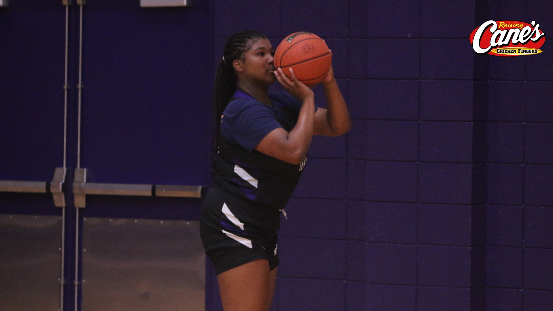 Blair Smith shoots during practice