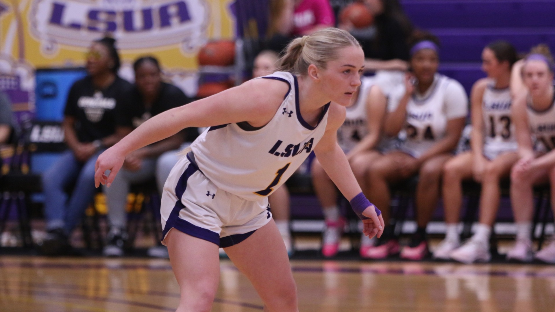 Reese Stephens defends against UNTD