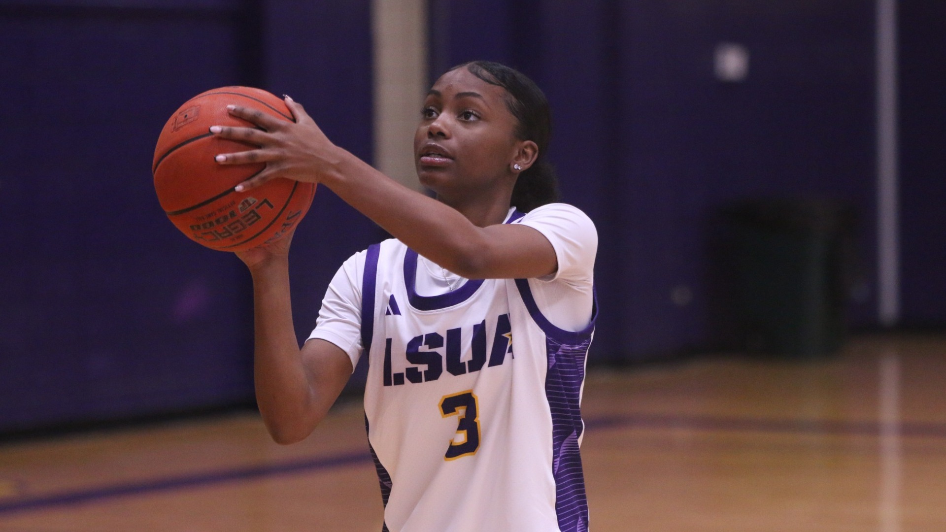 Khouri White readies for a free throw attempt