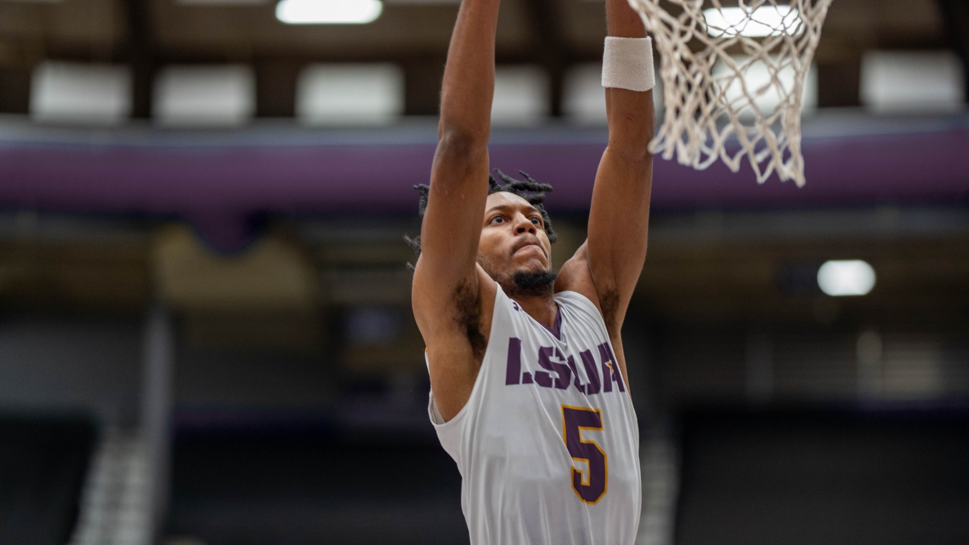 Kaleb Pouncy dunks at XULA in the RRAC Championship Semifinal