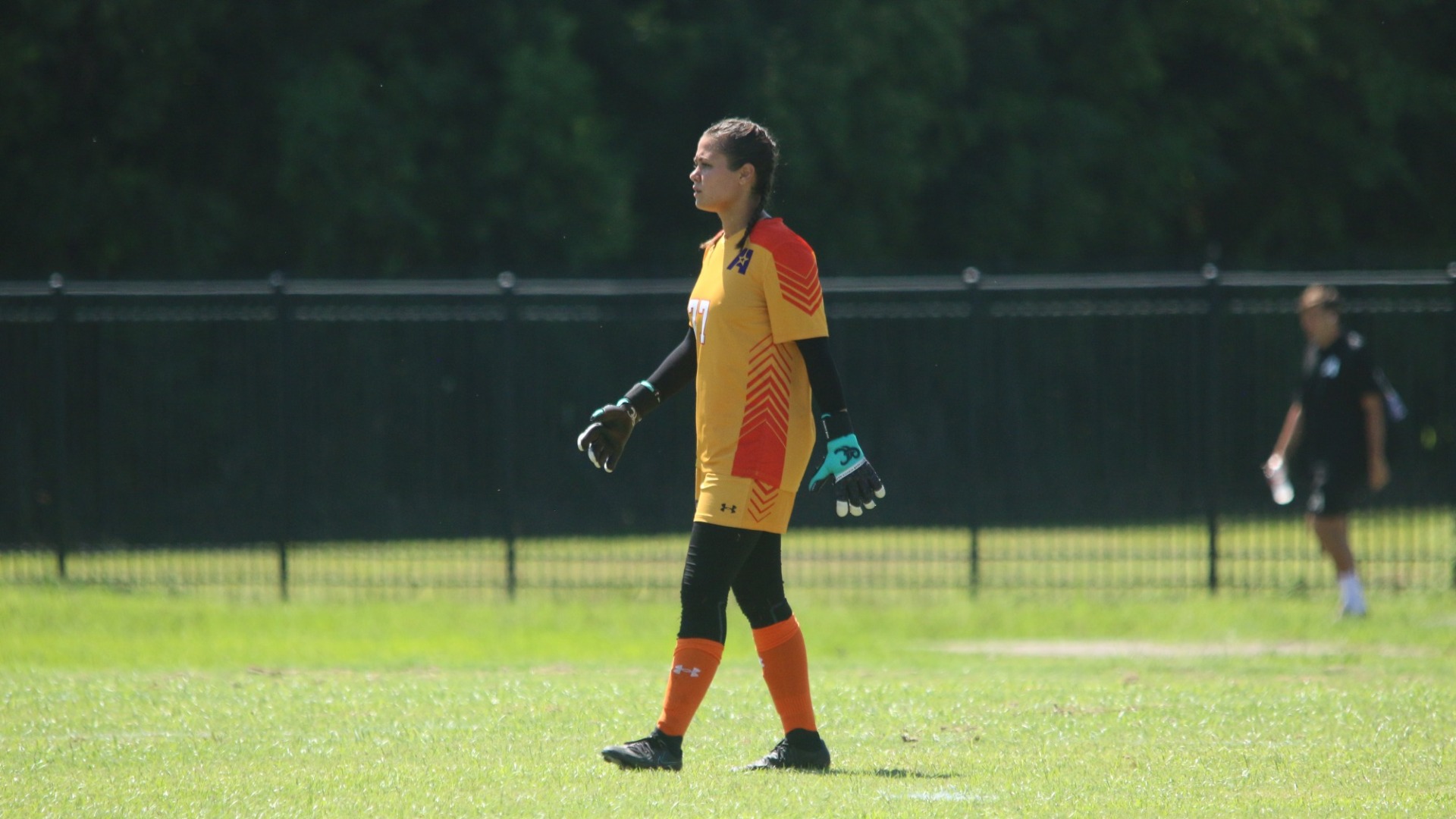 Yanira Herraez watches after throwing a pass from the box to her teammate