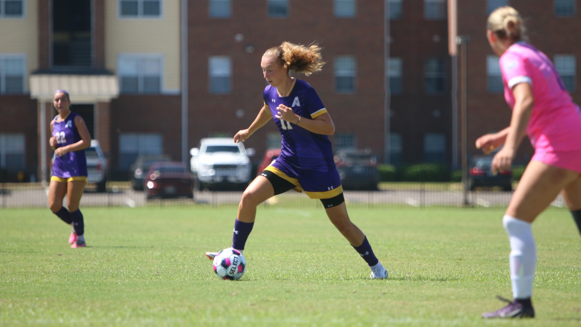 Sacha Backus dribbles through the midfield during a game