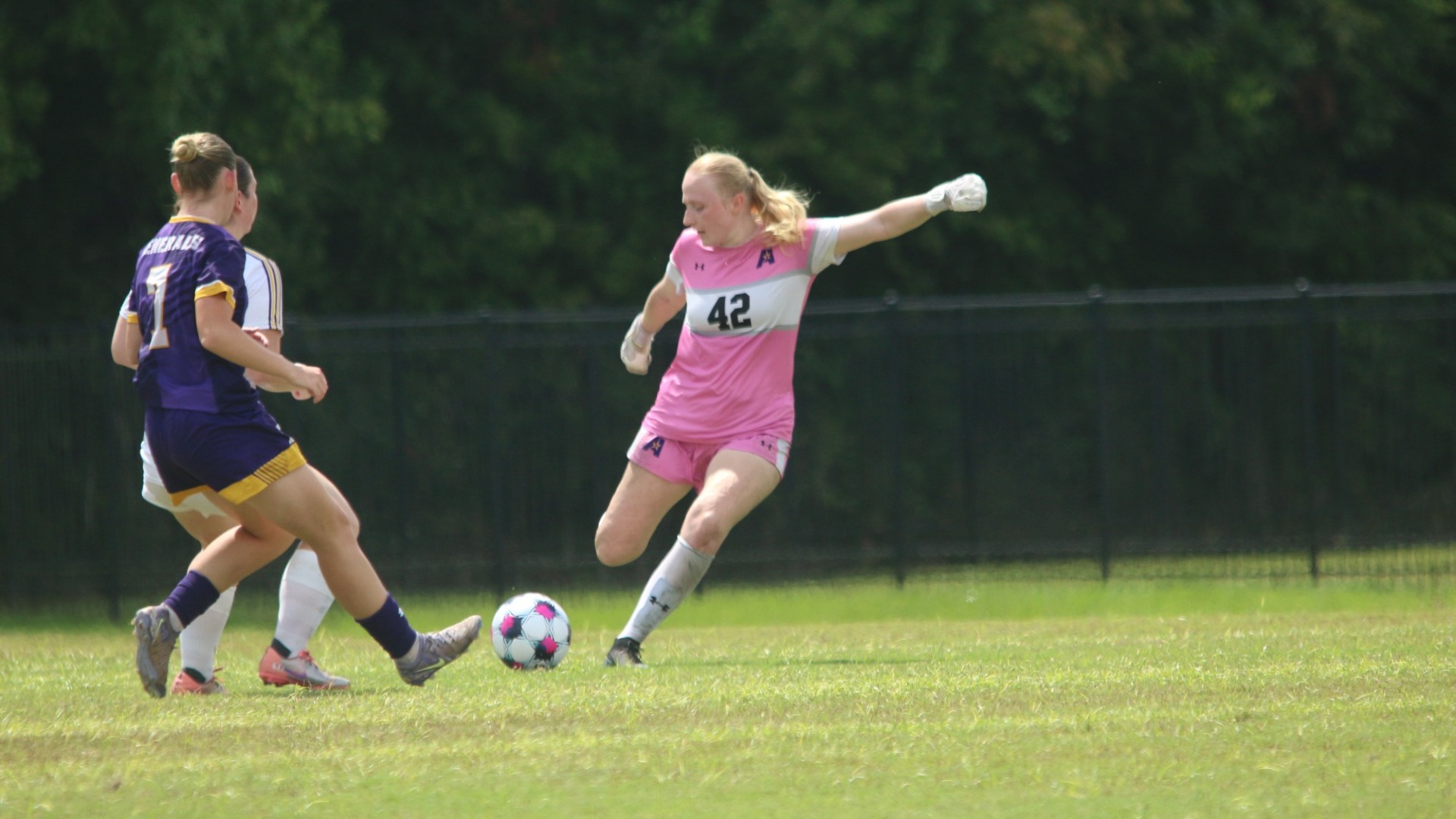 Meike van Straten kicks a free ball during a game