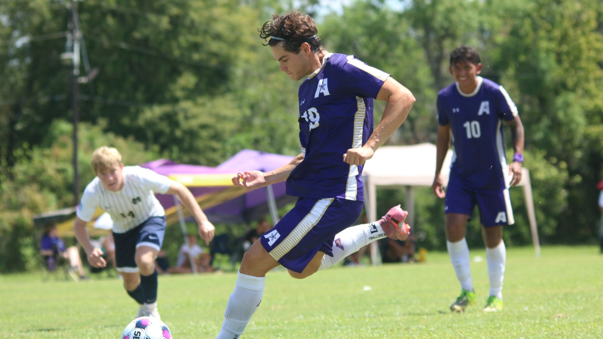 Genis Alcadie takes a penalty during a match