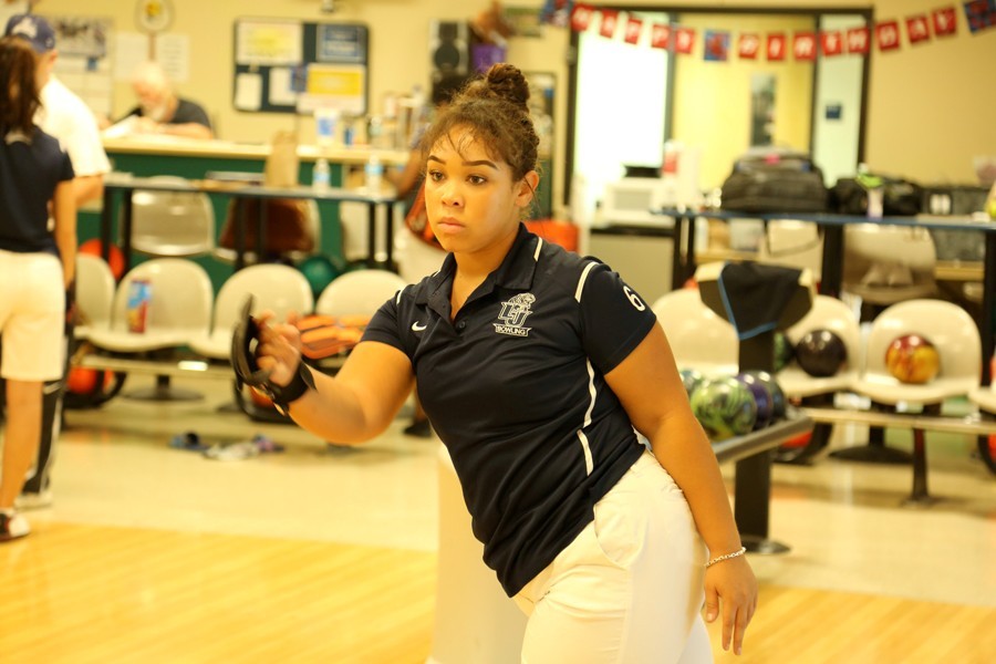 Dominique Lee Bowling Action 2016-17