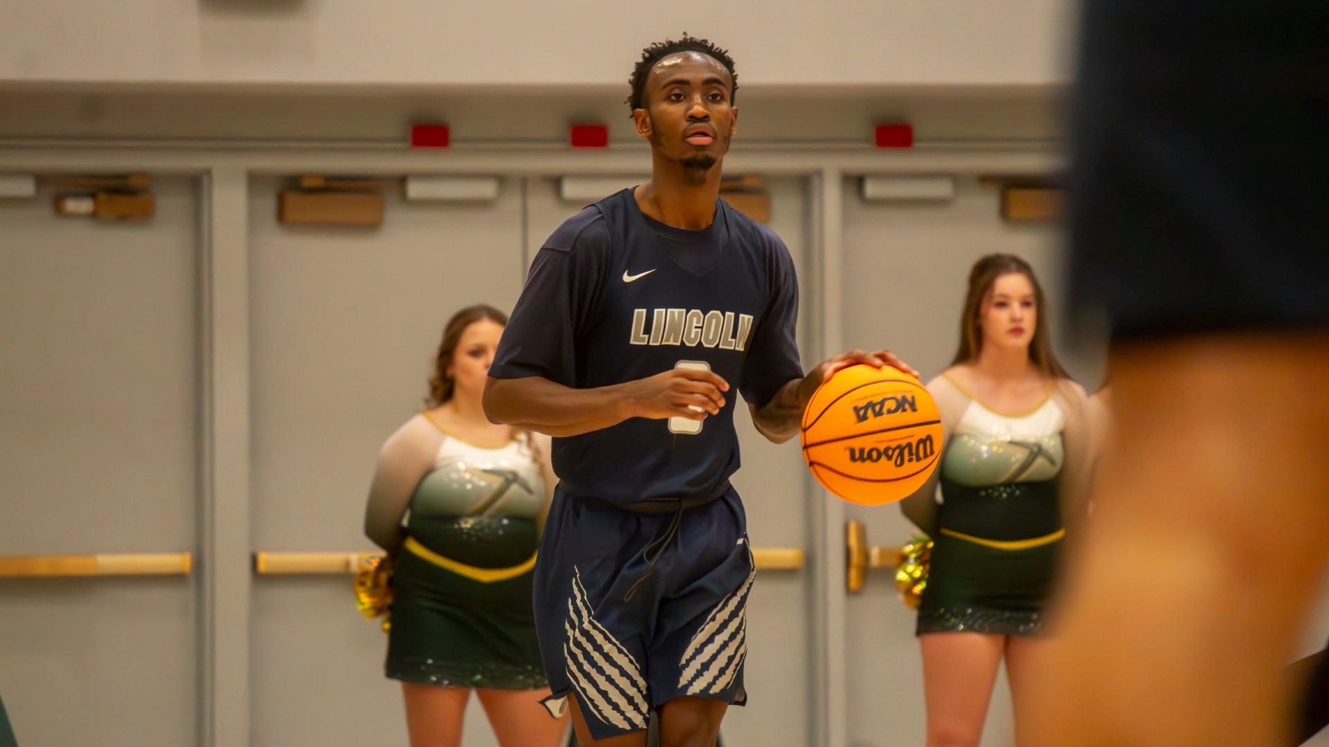 Tyler Chapman Dribbles Against Missouri S&T