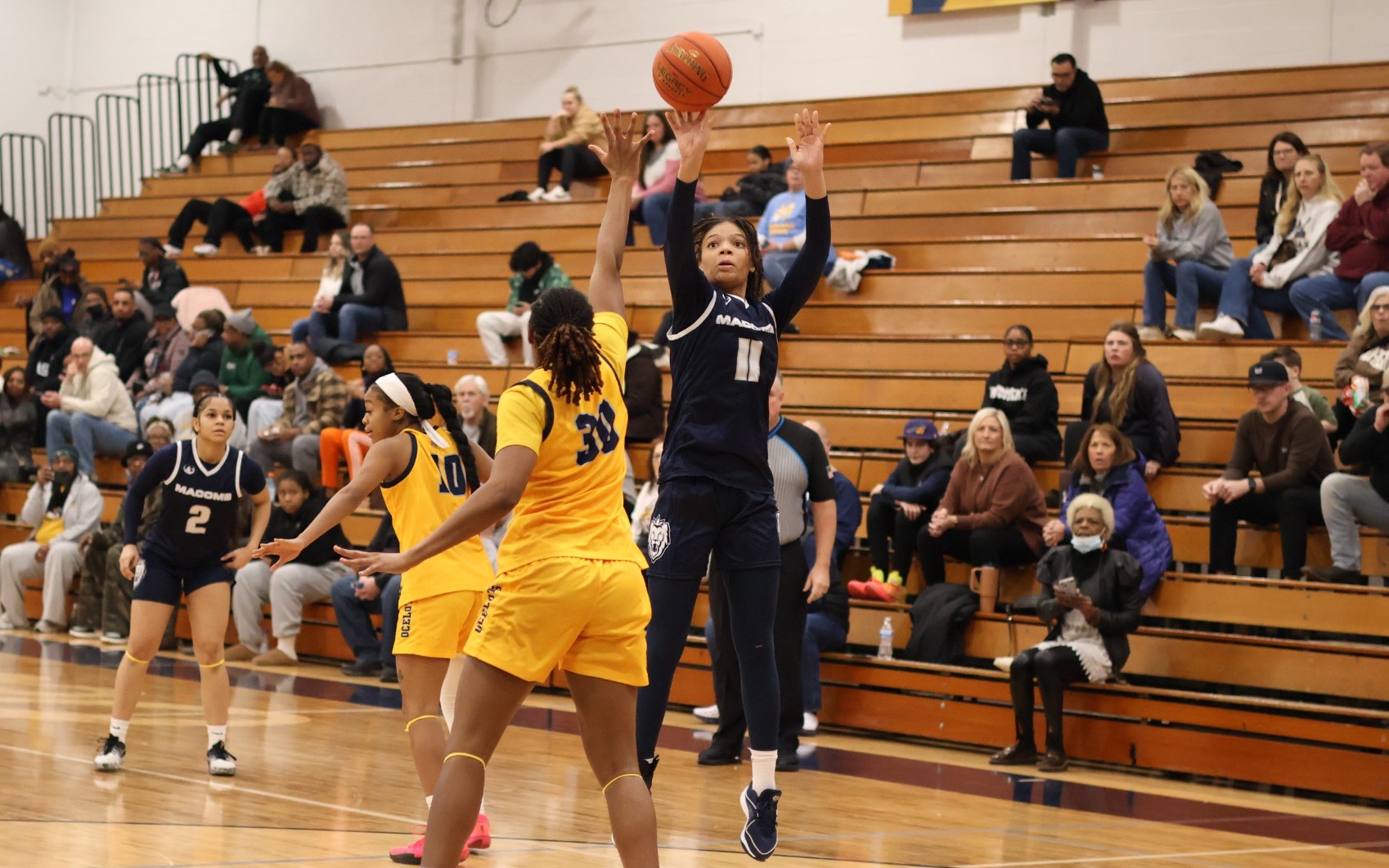 WBB - Asiyah Jihad (11) Shoots Over Schoolcraft Defender (Jan. 10, 2026)