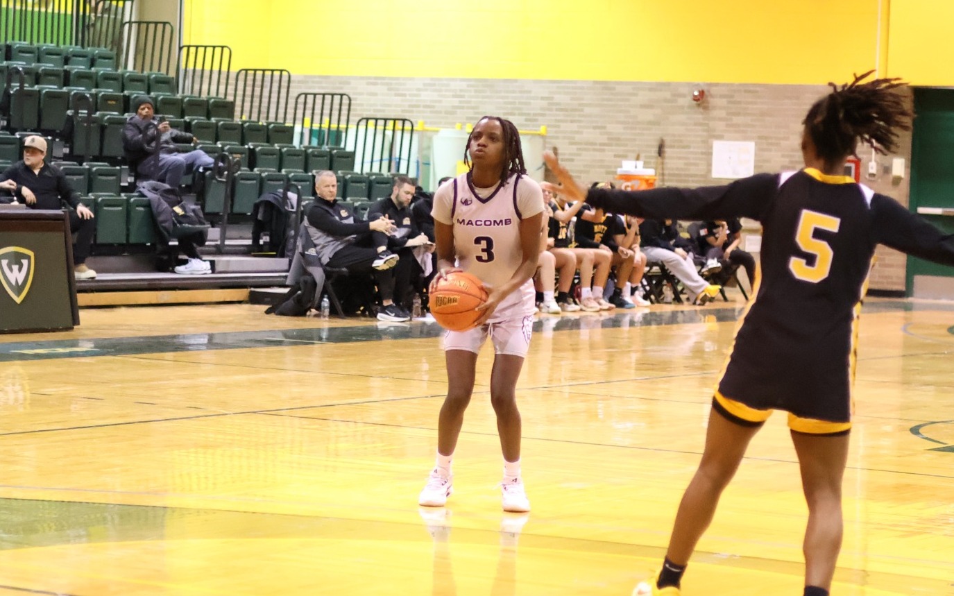 WBB - Janiya McWilliams (3) scores three of her game-high 22 points against Mott (Jan. 17, 2026)
