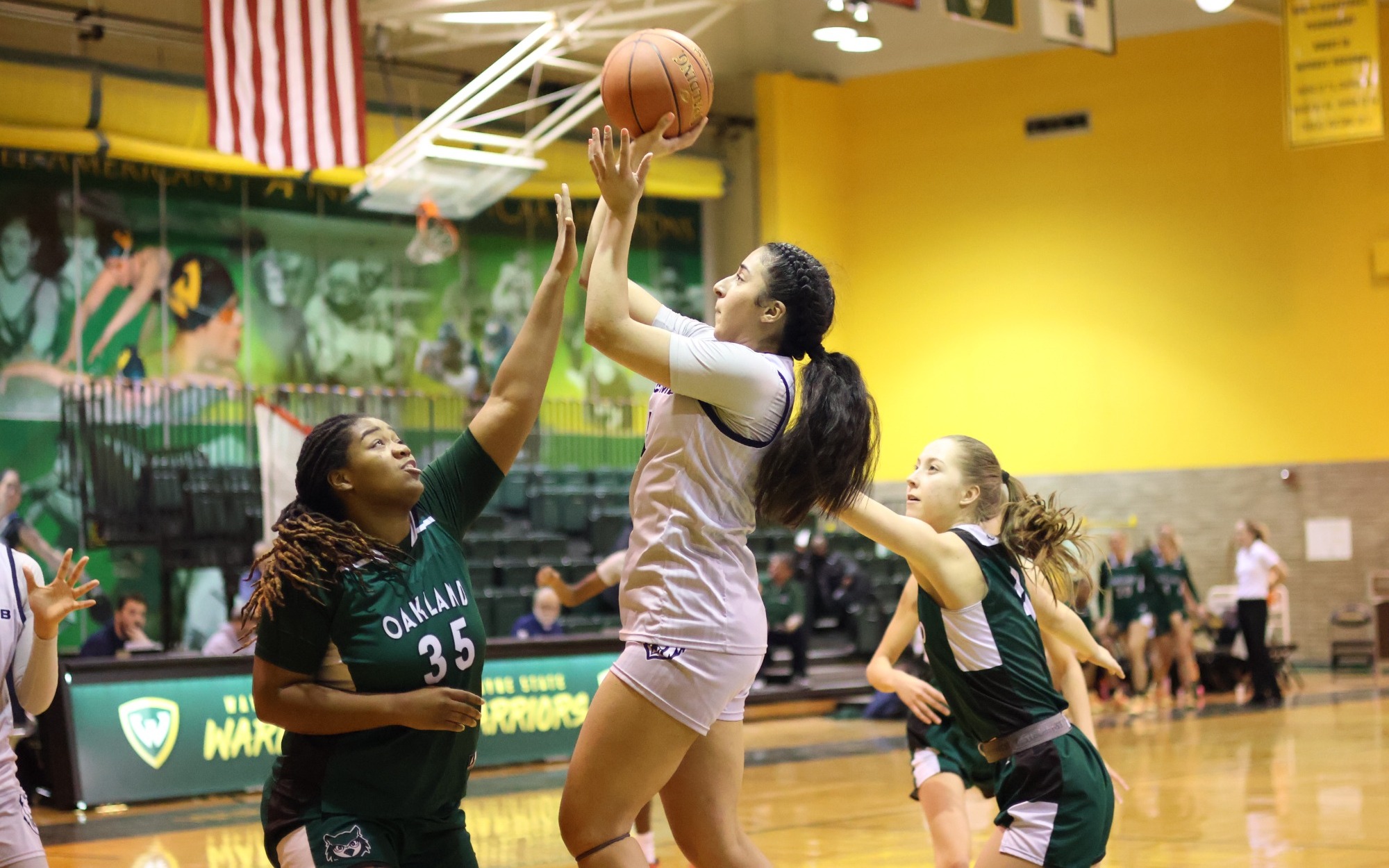 WBB - Hannah Tamou (4) scores two of her career-high 26 in the win over OCC (Jan. 24, 2026)