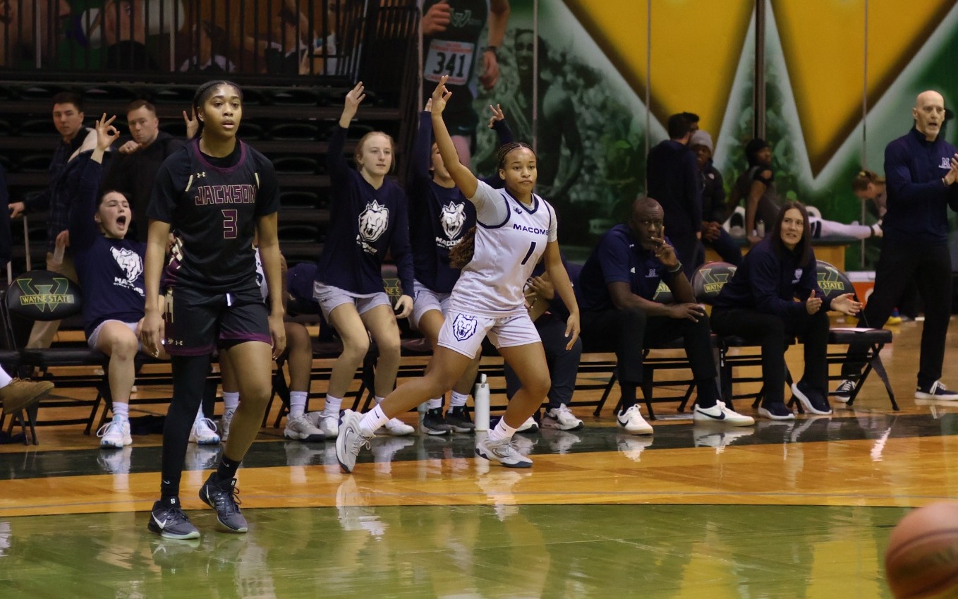 WBB - MyKenzi Harris (1) drills a corner three to help seal the victory over Jackson (Jan. 31, 2026)