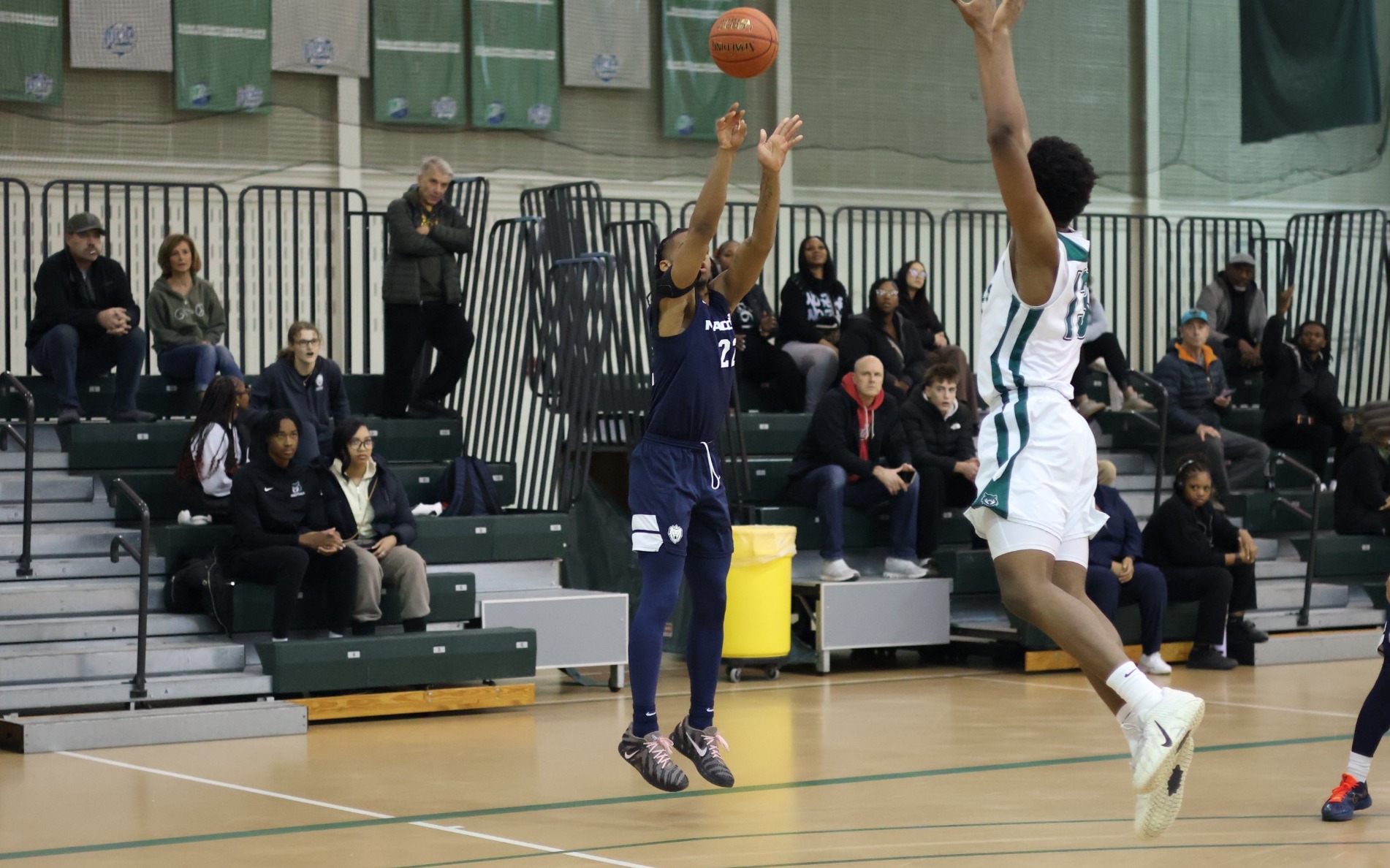MBB - Caron Williams (22) drains a first half 3-pointer at OCC (Feb. 18, 2026)