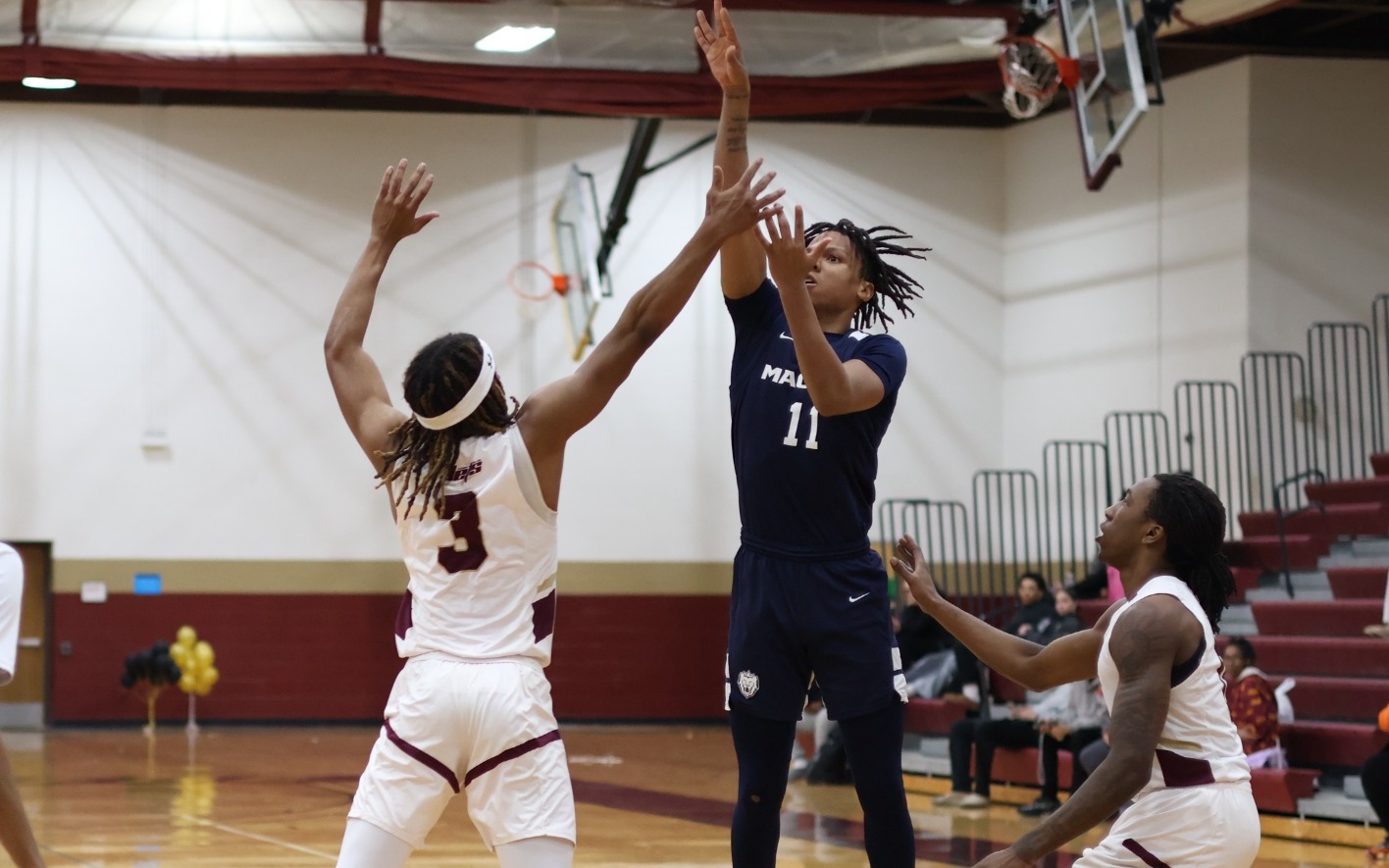MBB - Dante Wimberly (11) rises for a floater in the lane at Jackson (Feb. 24, 2026)