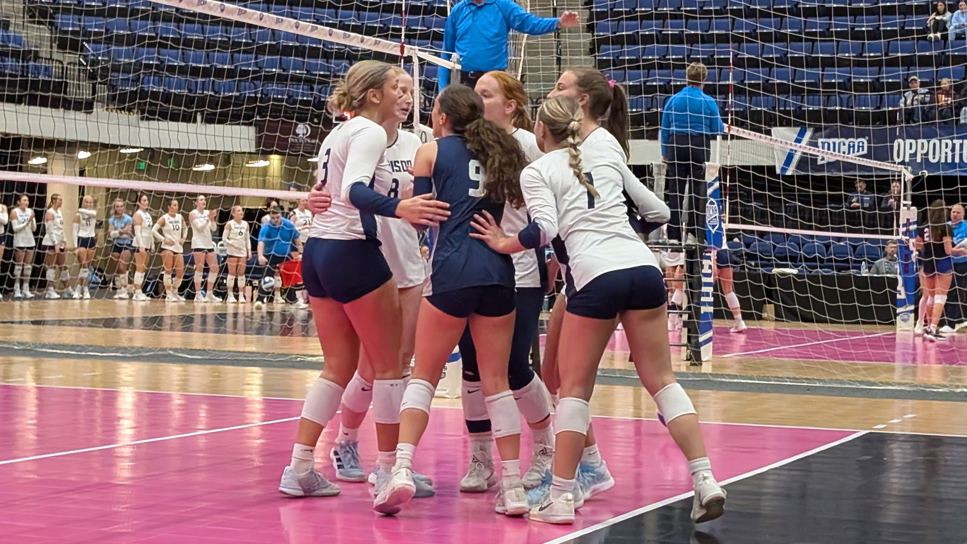 Women's volleyball players huddle after a point at NJCAA Nationals