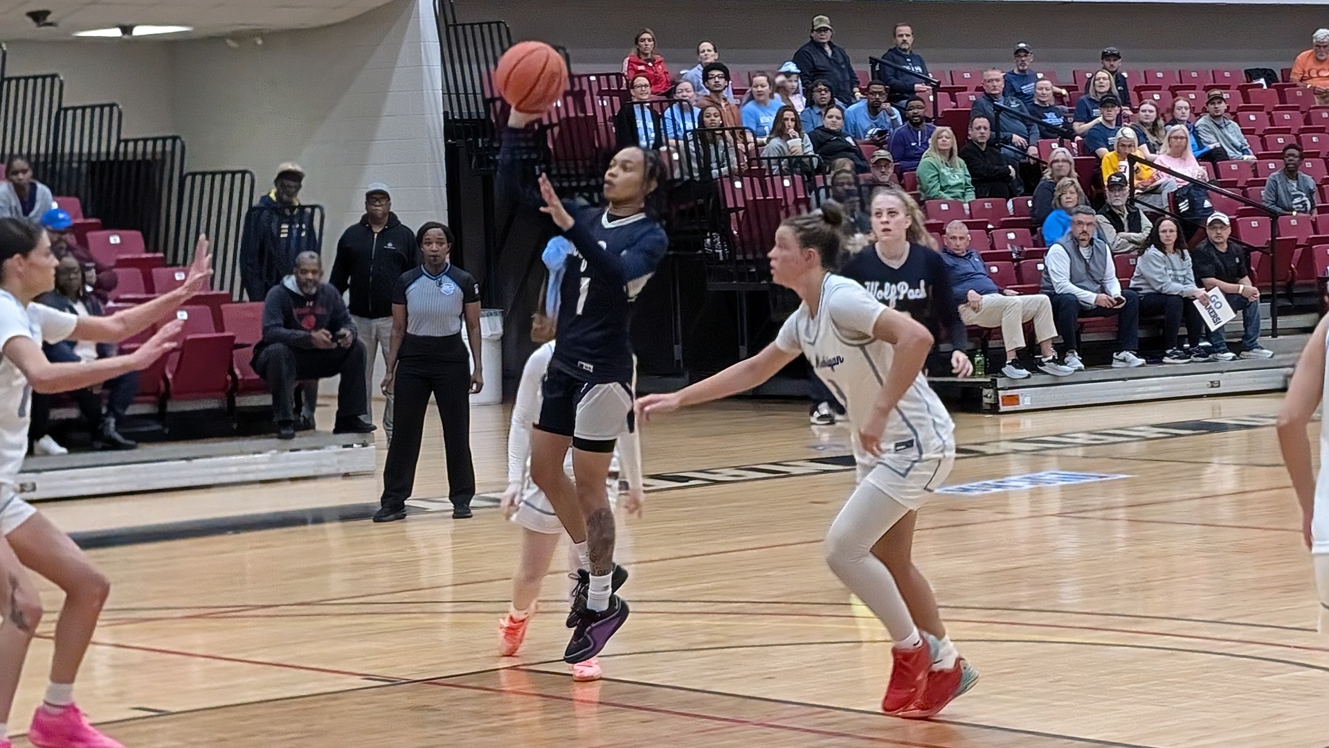 Jamera Green shoots a floater at the national tournament