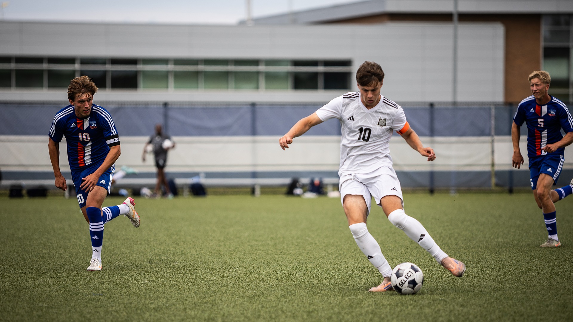 Josh Kiltz plays a ball with defenders around him