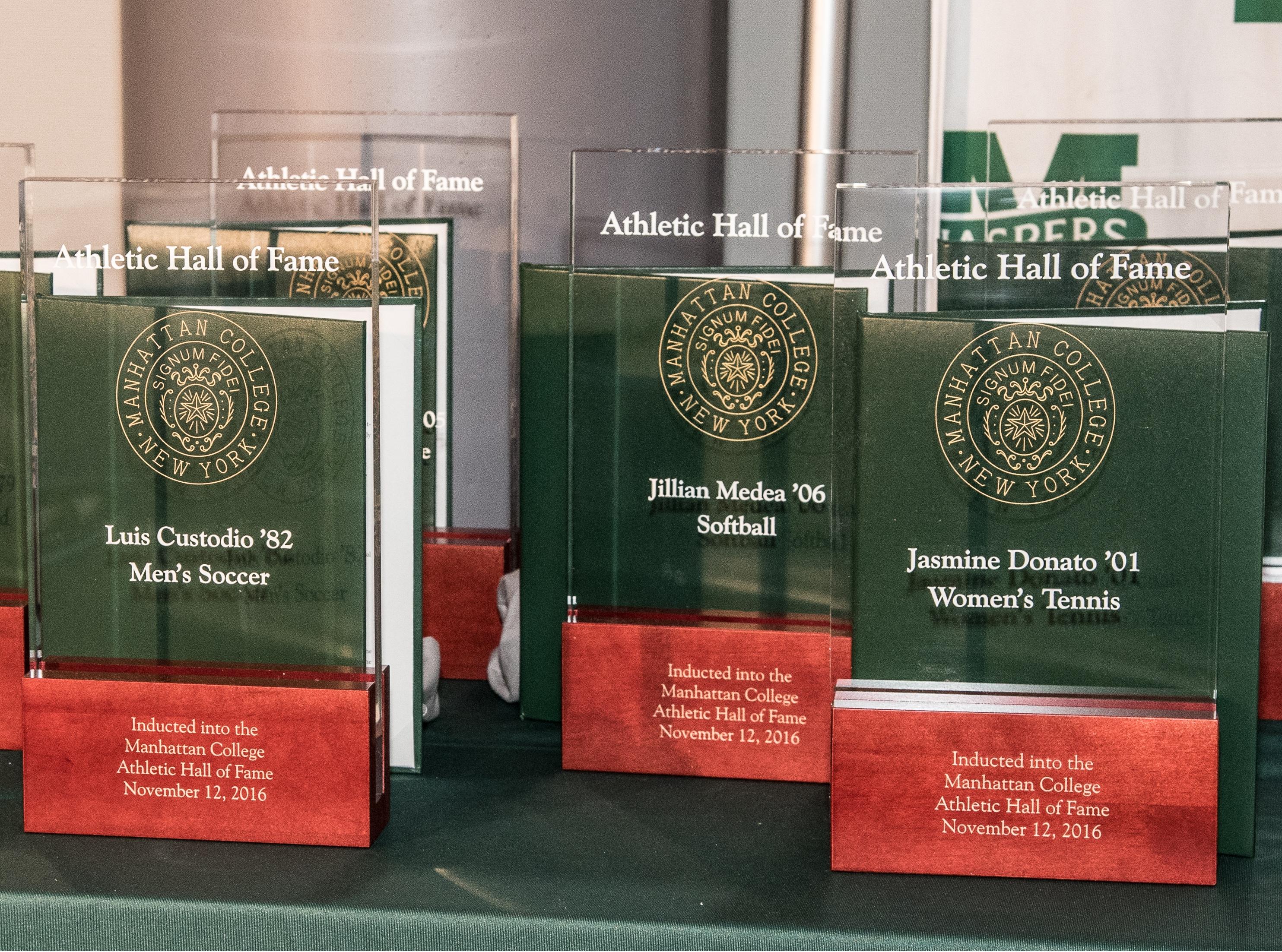 Eight Individuals, Two Teams Join Manhattan Athletic Hall of Fame