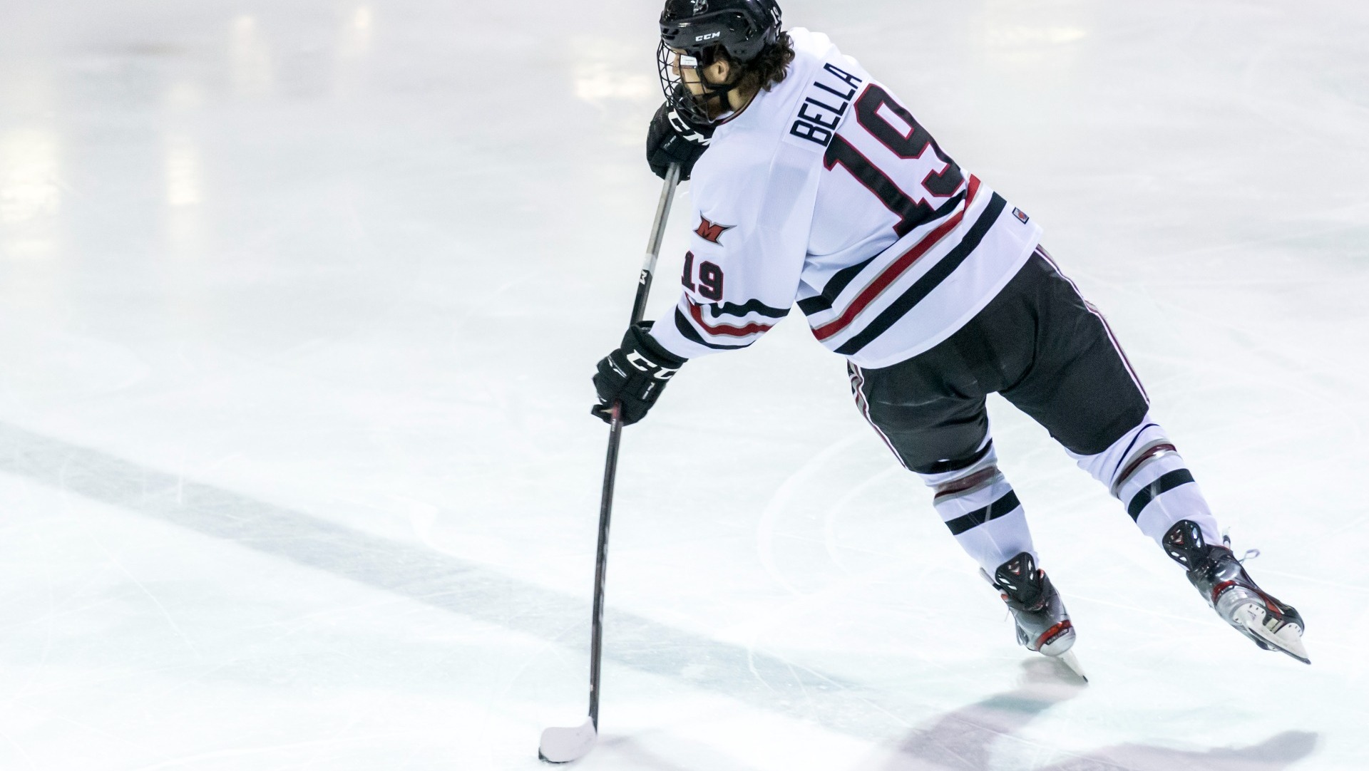 Bella's Goal in the Final Minute Lifts Men's Hockey to Victory at