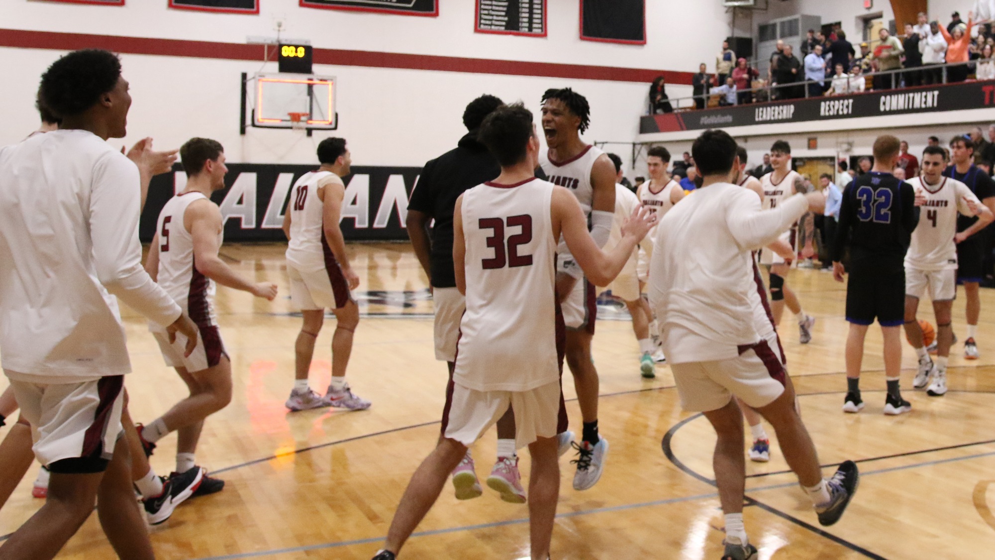 Men’s Basketball Reaches SecondStraight Skyline Finals With 7157 Win