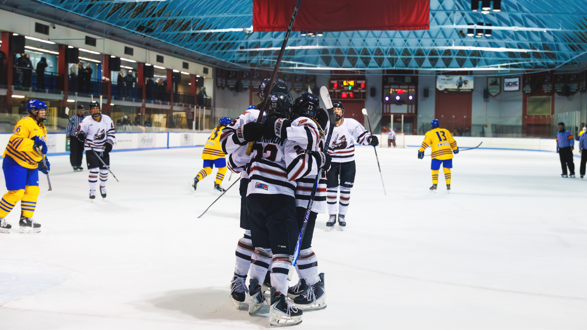 whoc Mackinnon Hug <3