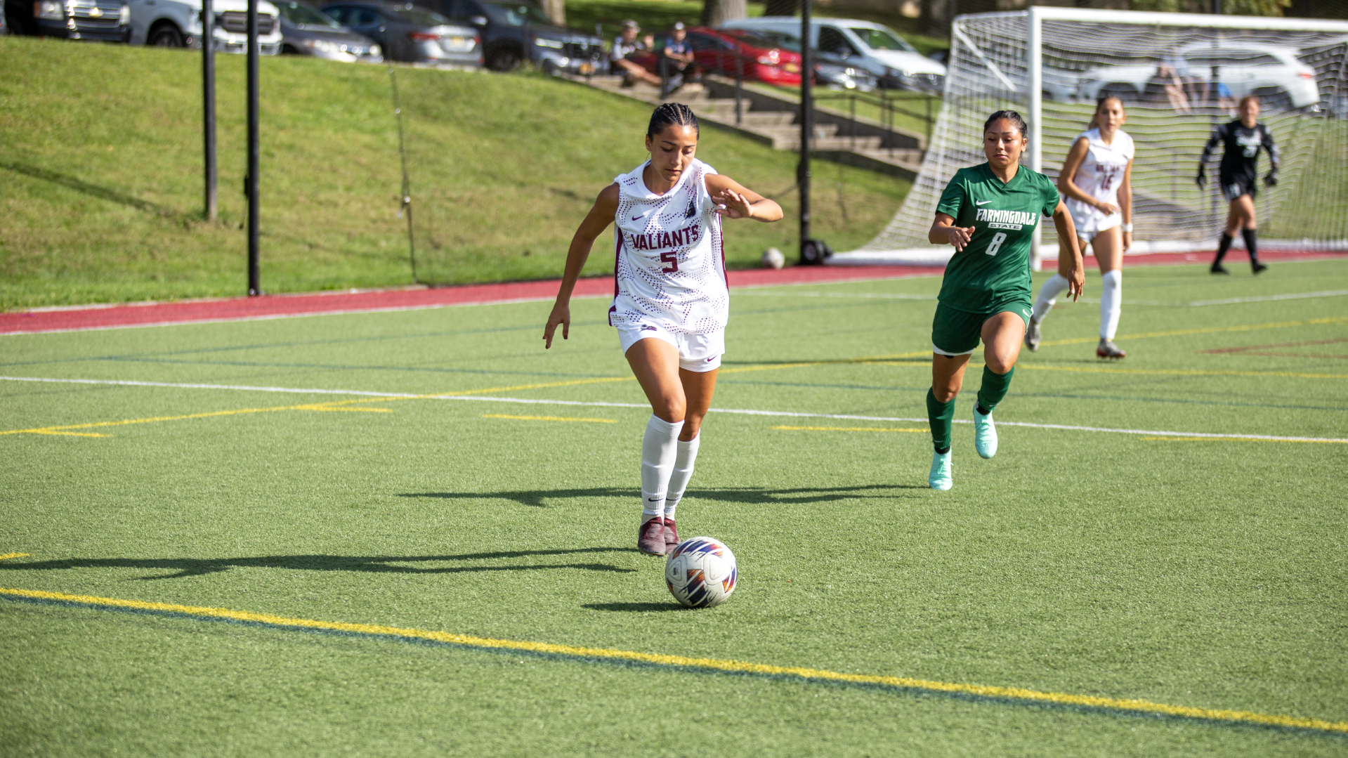 Natalia Sanchez advances against Farmingdale