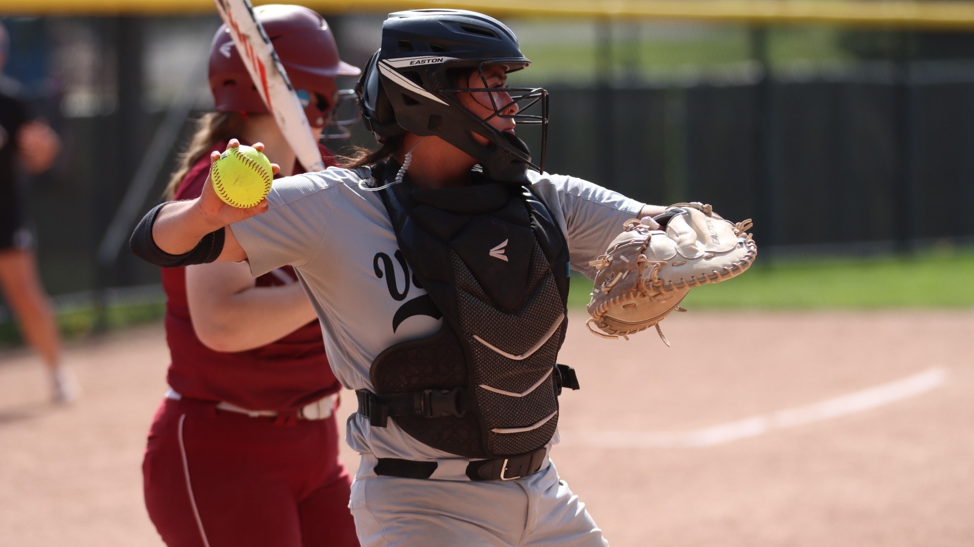 Angelina Cruz throws a pitch back to the circle