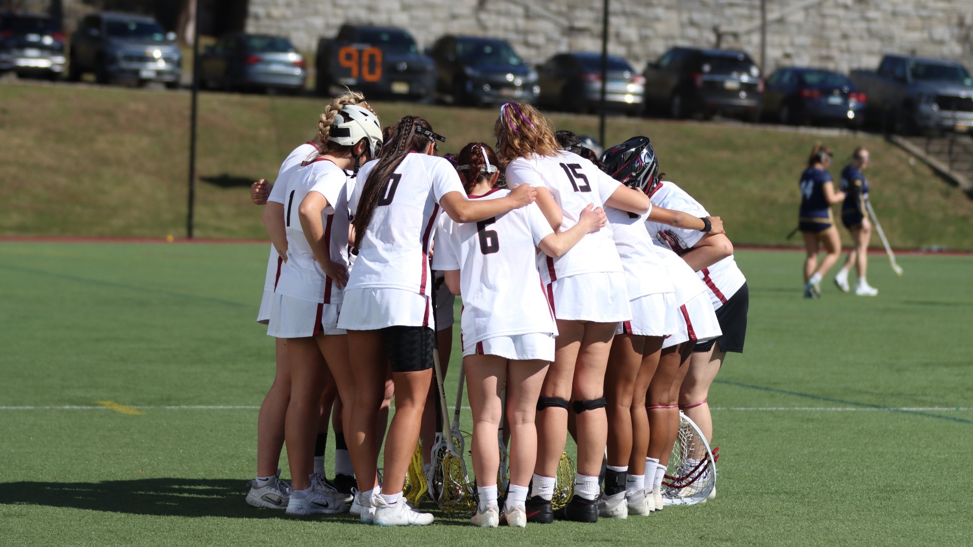 women's lax pregame huddle 