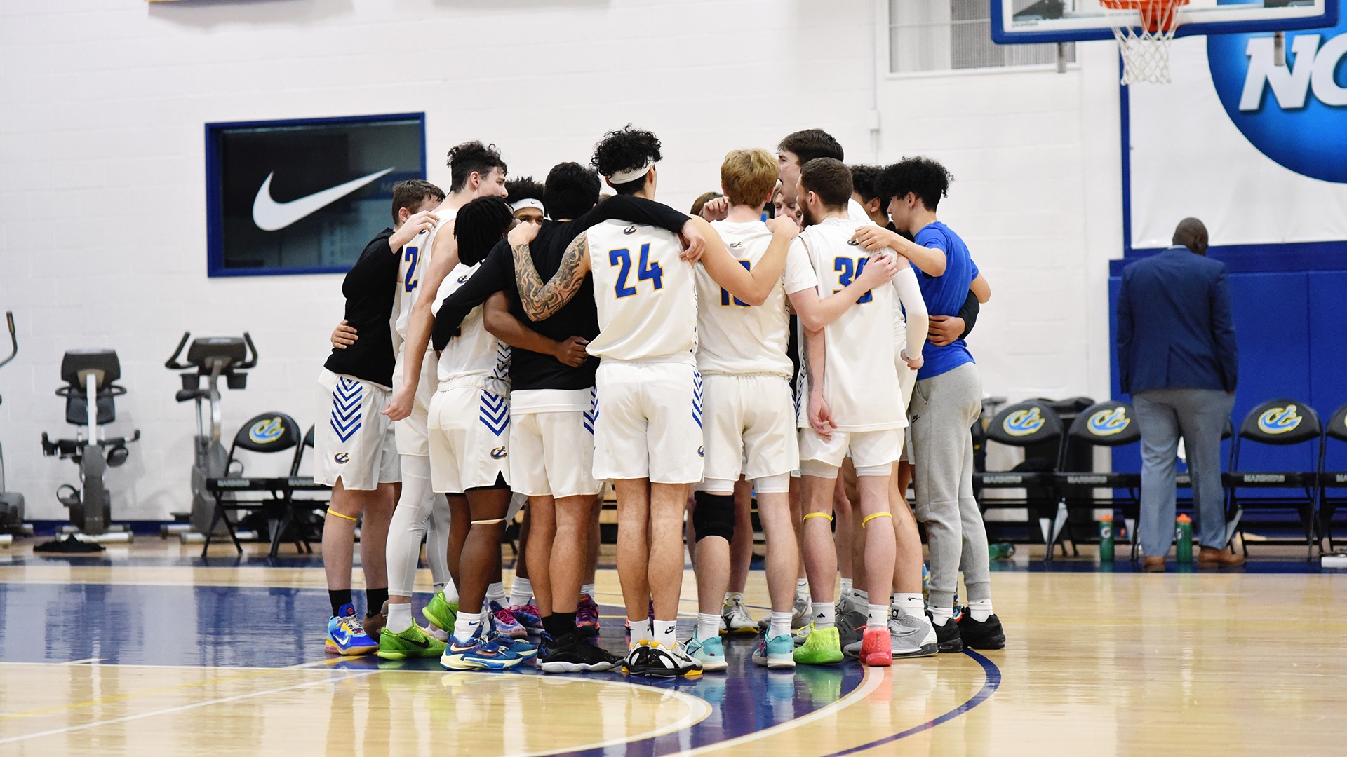 Mariners Lose Close One to Mules Maine Maritime Academy