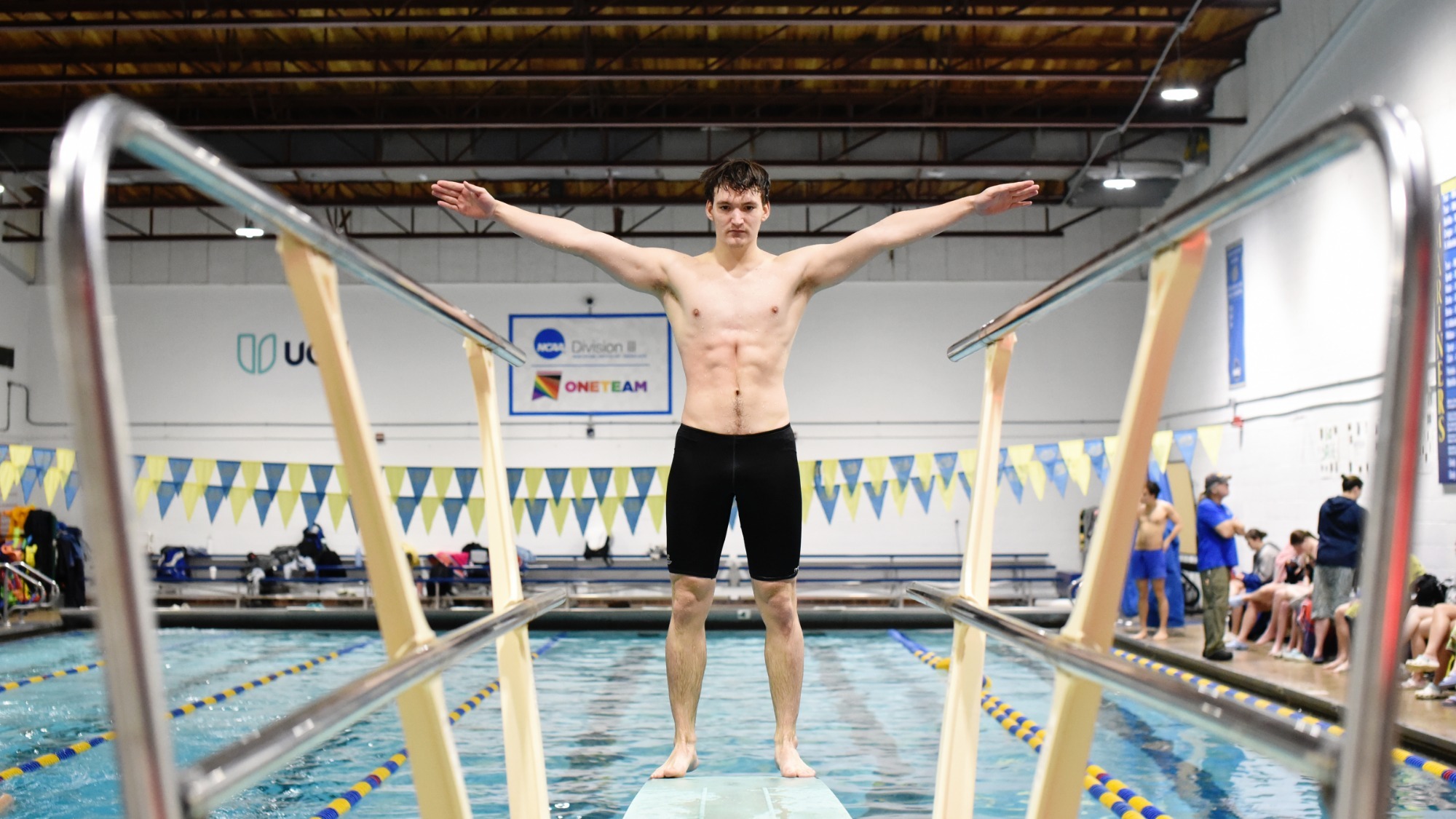 Oliver Cox Men's Swimming & Diving