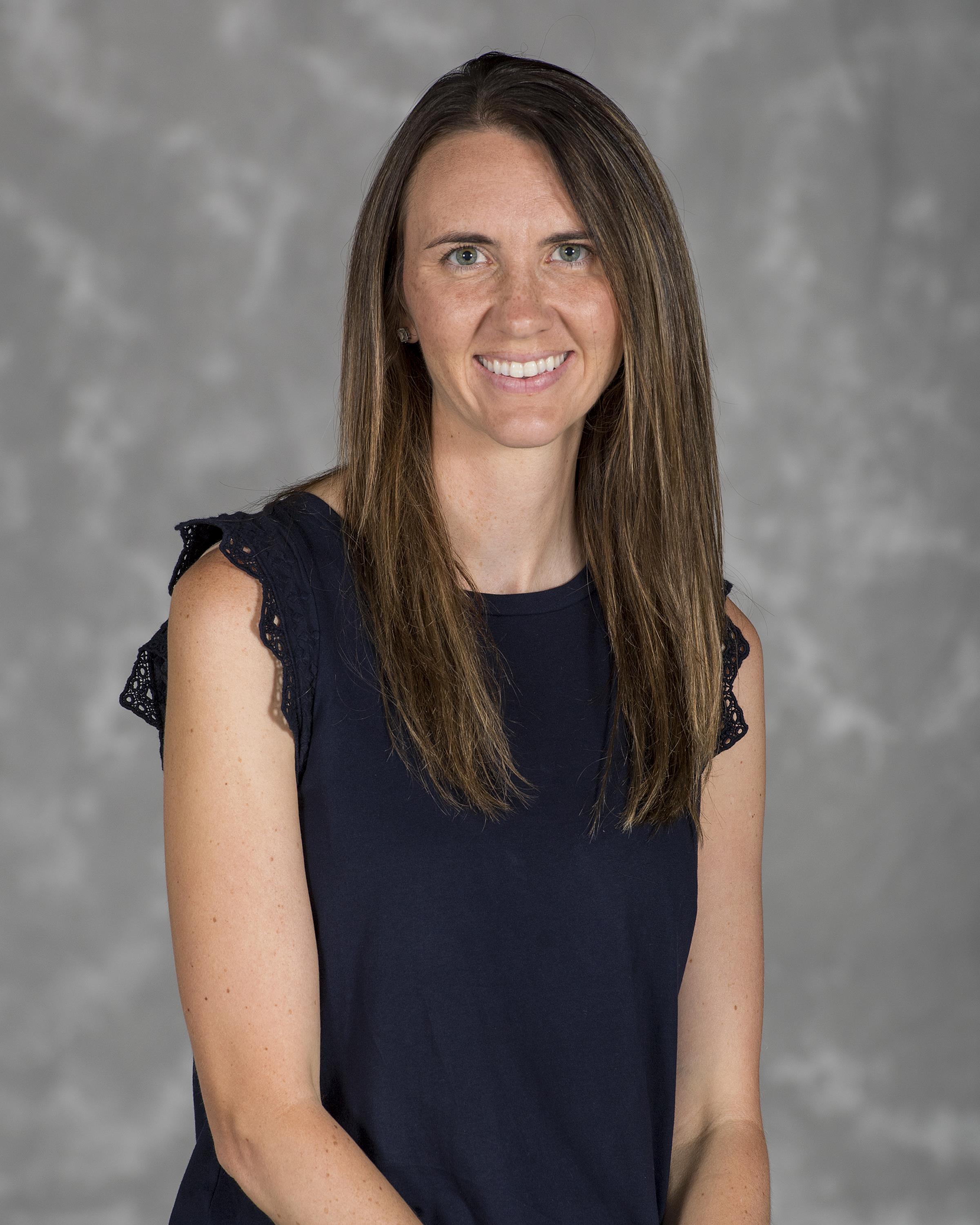 Headshot image of women's cross country/track & field student-athlete Erica Maker