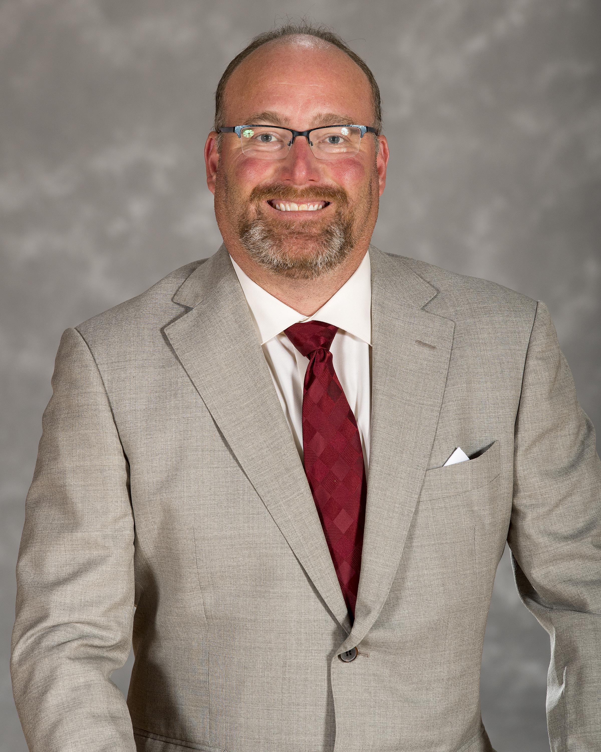 Head shot image of men's swimming & diving Kyle O'Neil