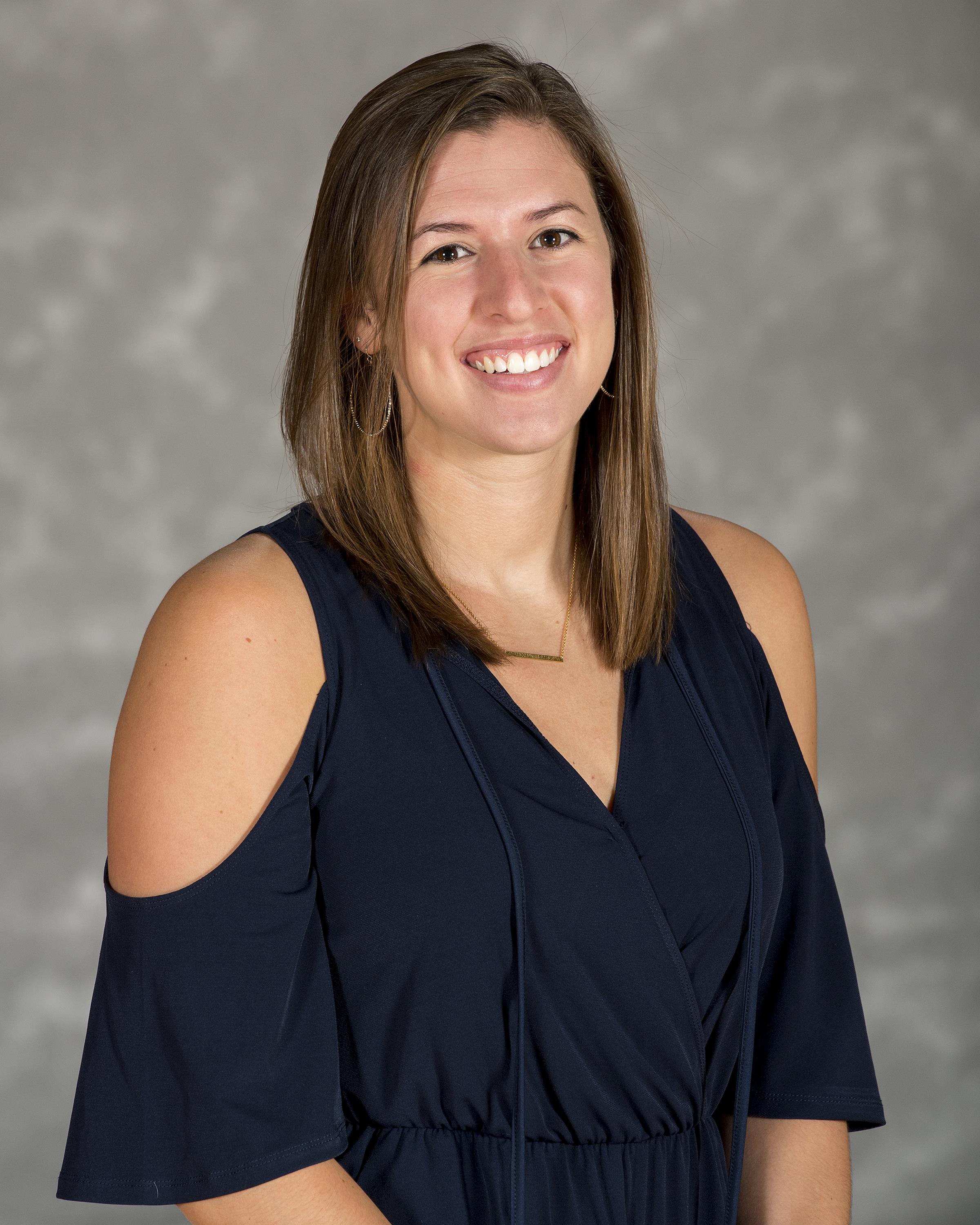 Headshot image of women's swimming & diving student-athlete Meredith Wurtz